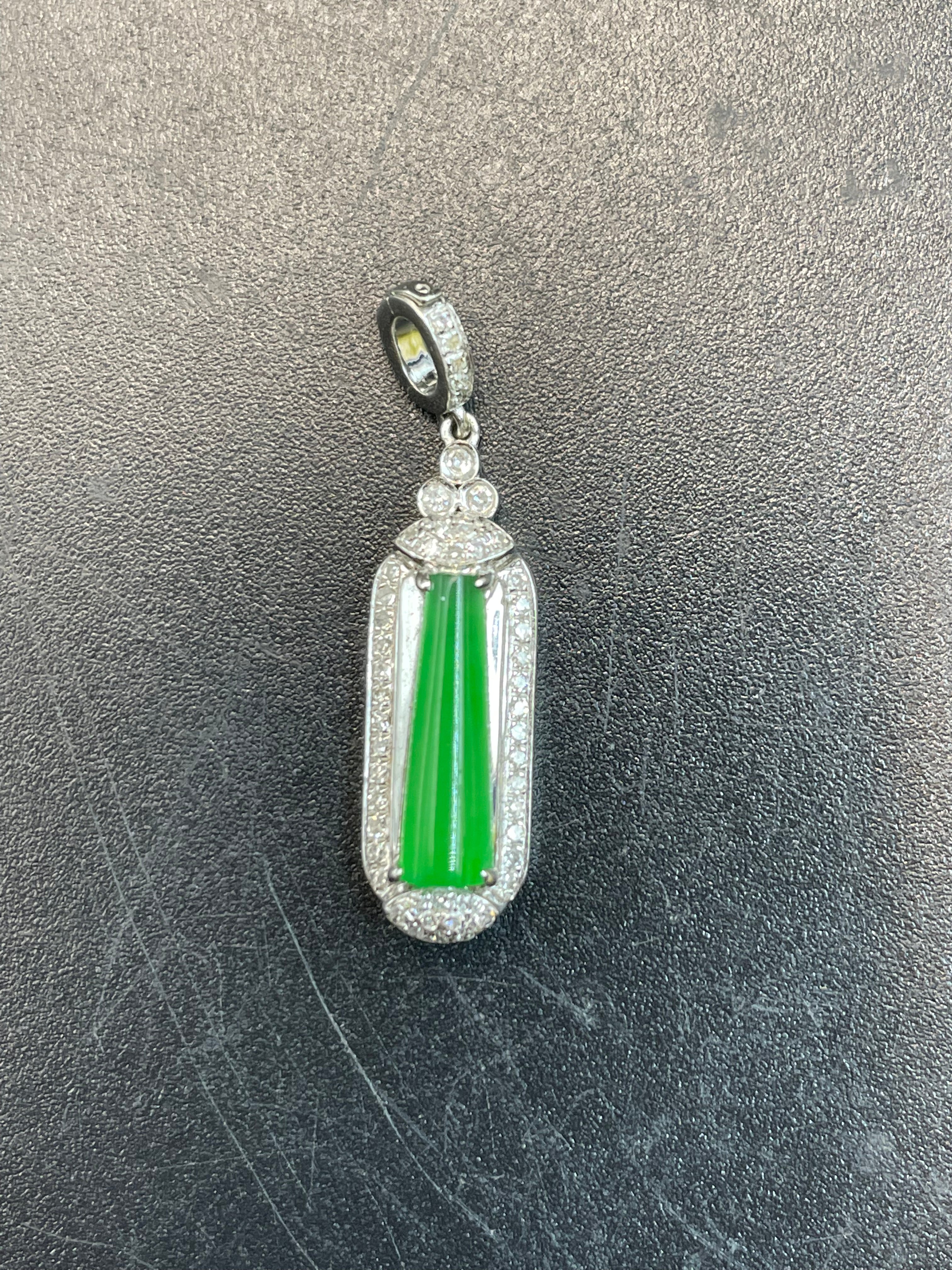 緬甸天然翡翠陽綠細條吊墜