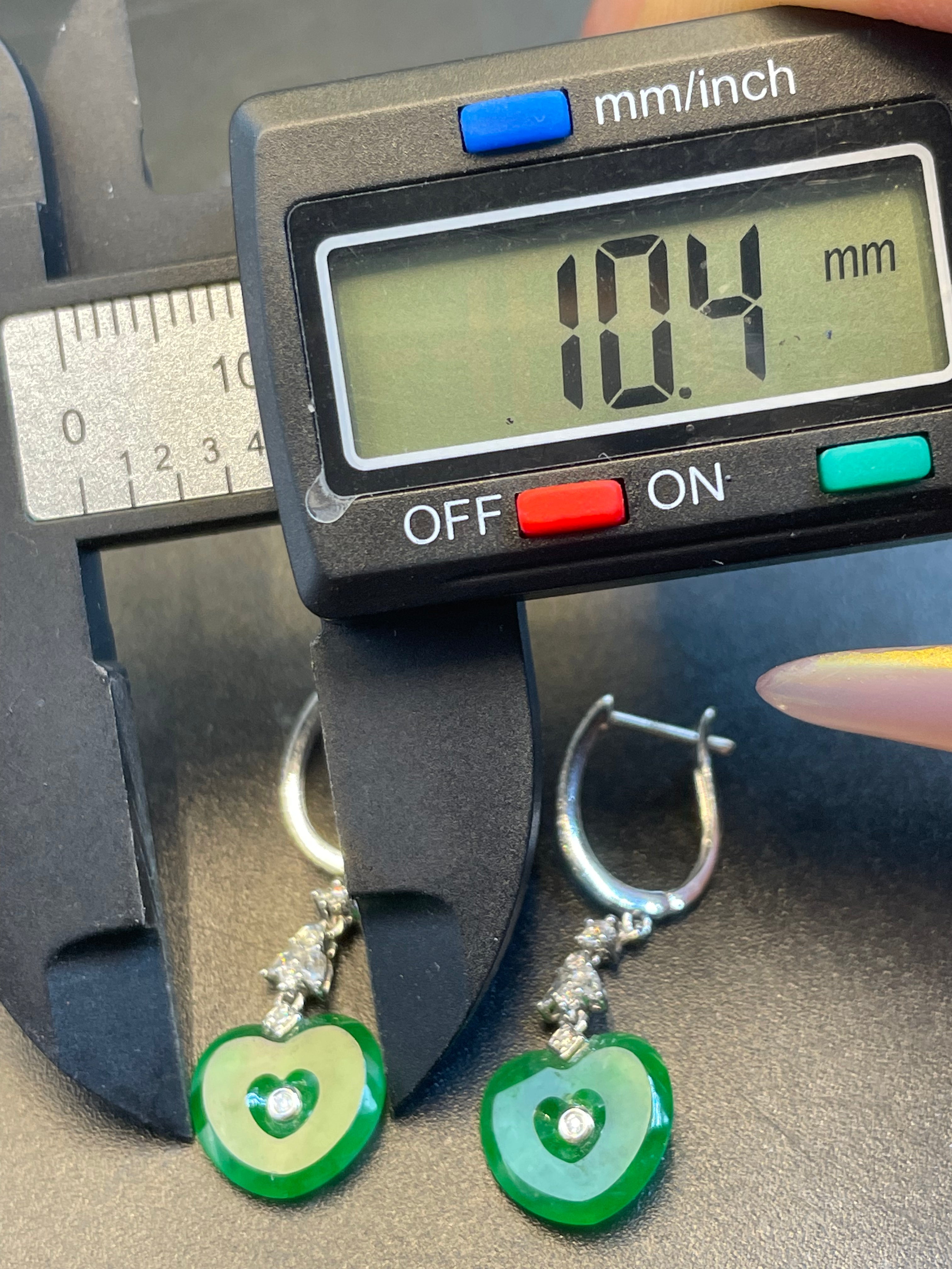 天然翡翠辣綠心形耳環