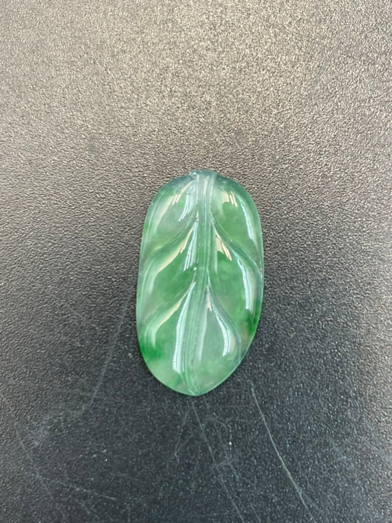緬甸天然翡翠綠飄花葉子金枝玉葉吊墜