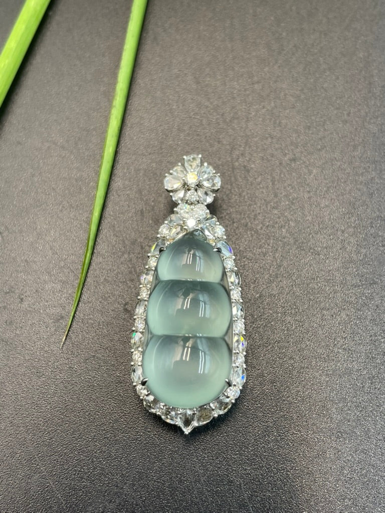 天然緬甸翡翠冰種福豆吊墜