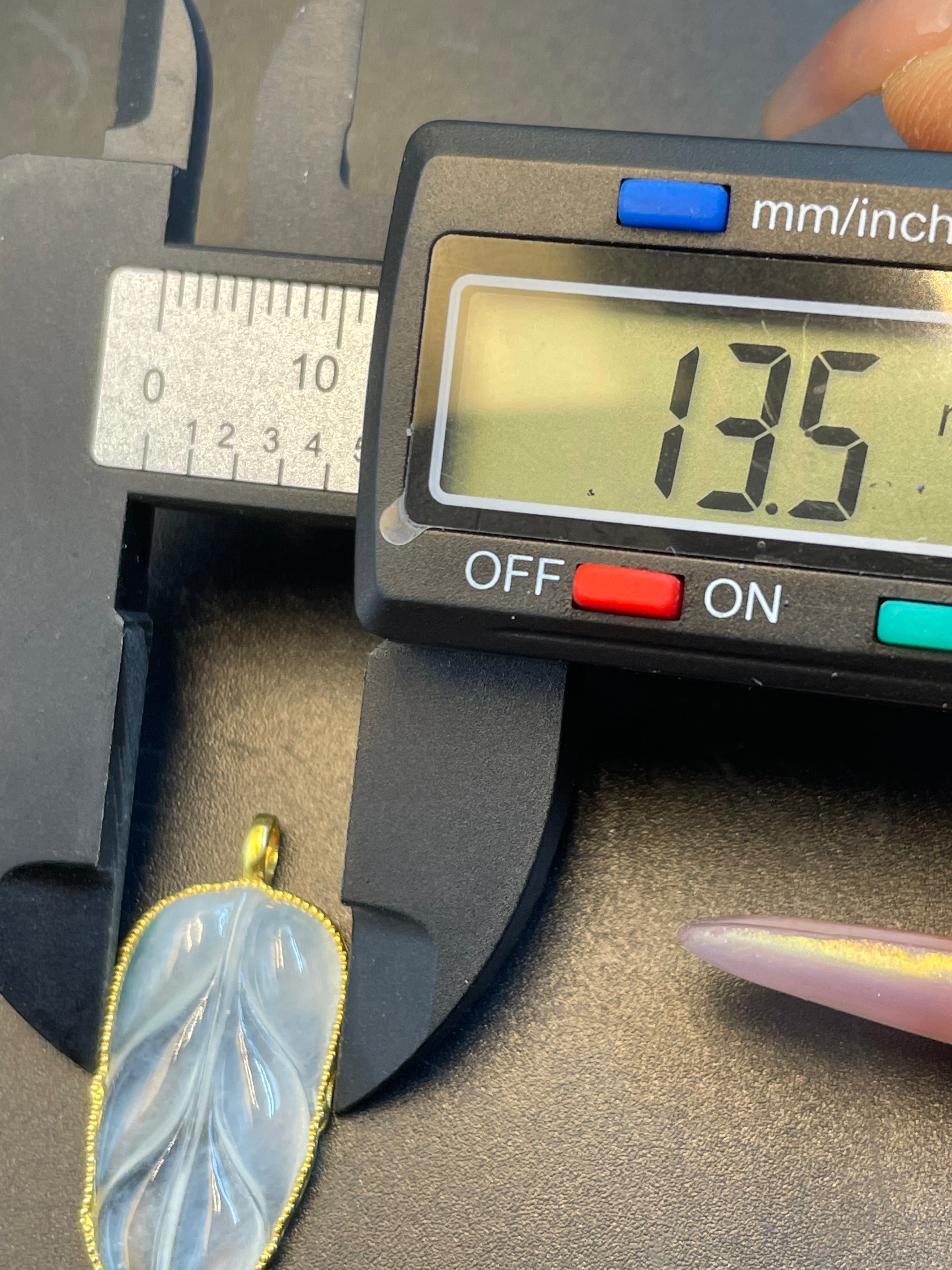 緬甸天然翡翠冰種葉子吊墜