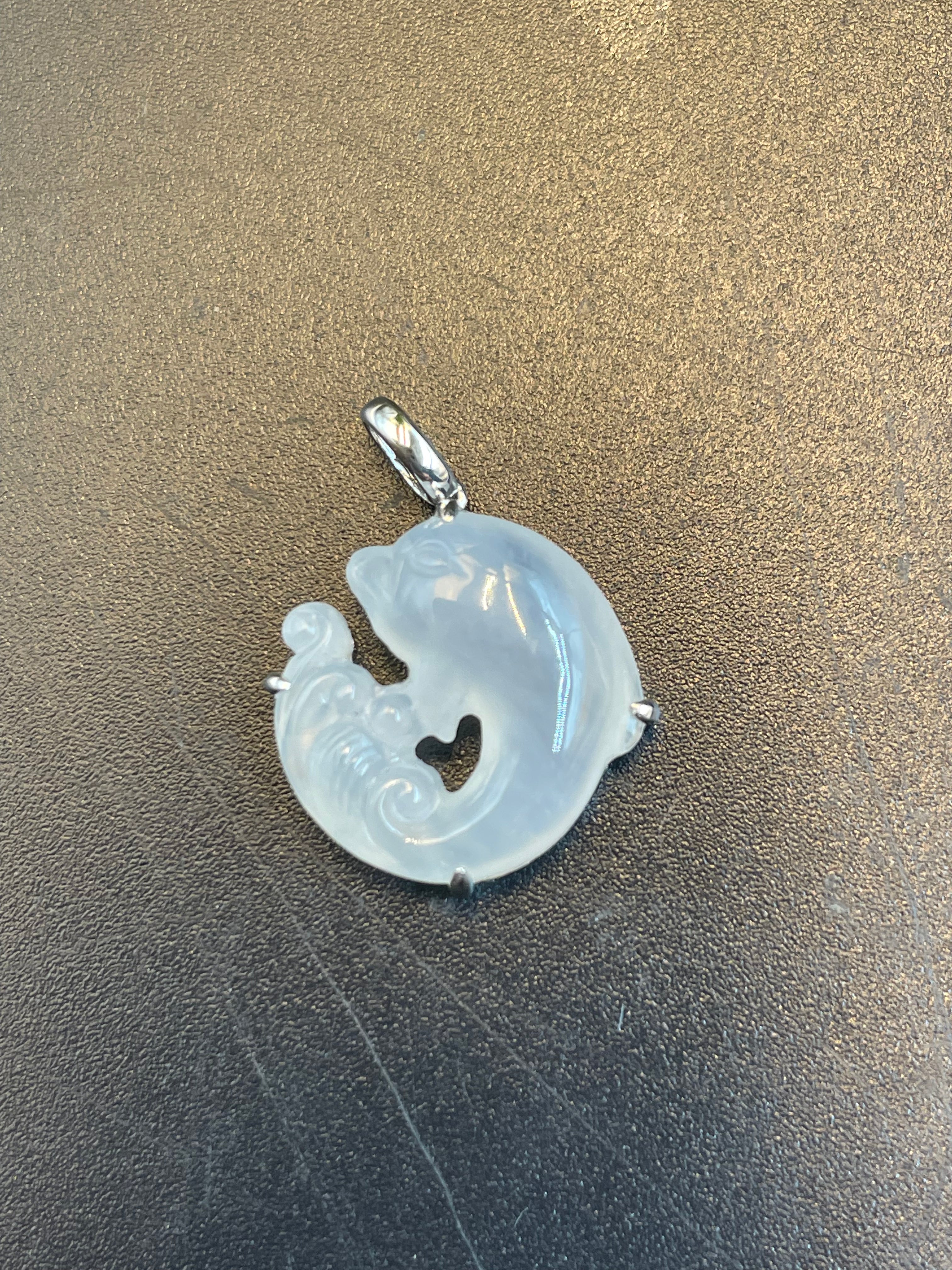 天然翡翠冰種海豚吊墜