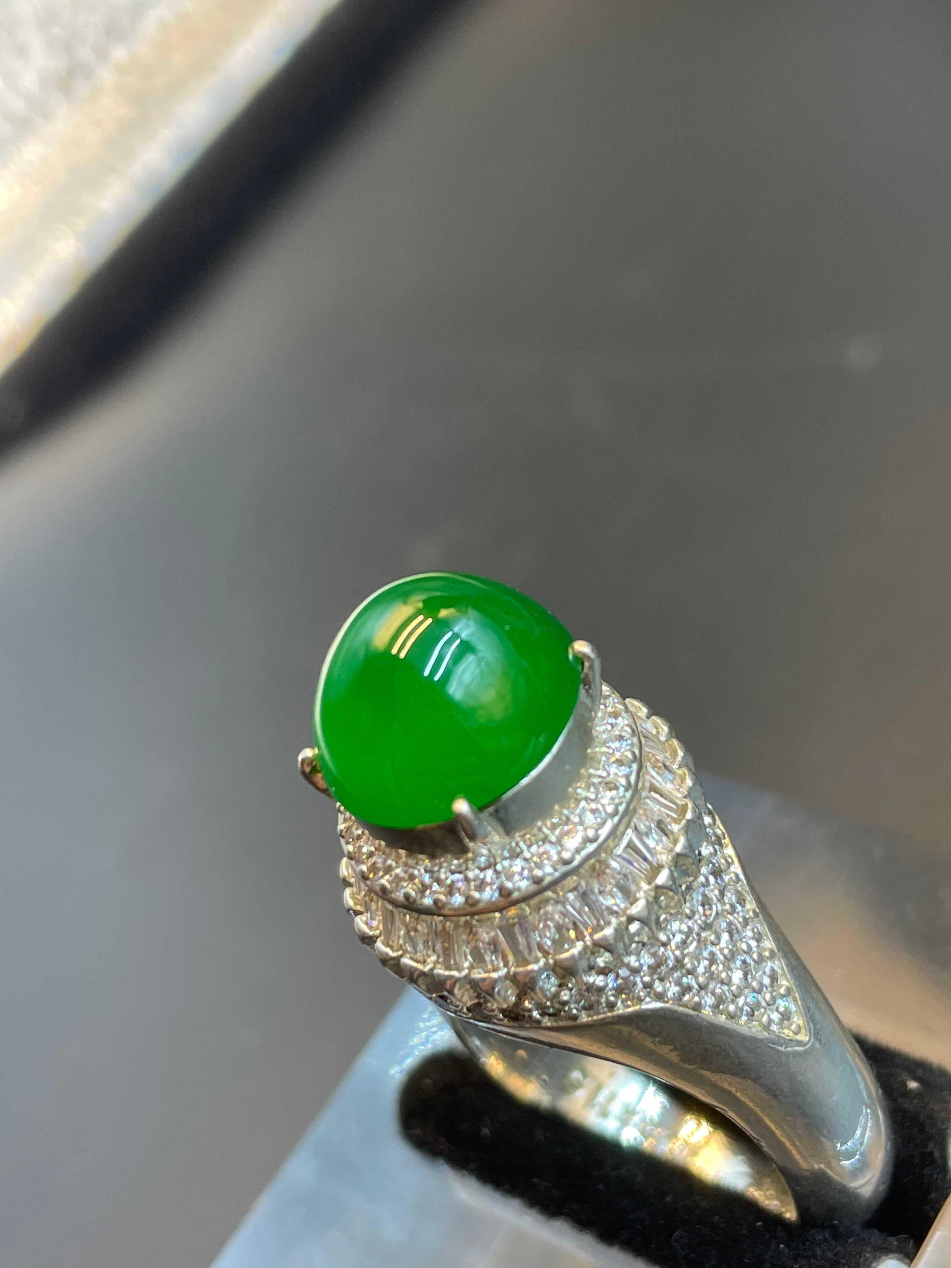 緬甸天然翡翠帝王綠冰種陽綠正圓蛋面戒指