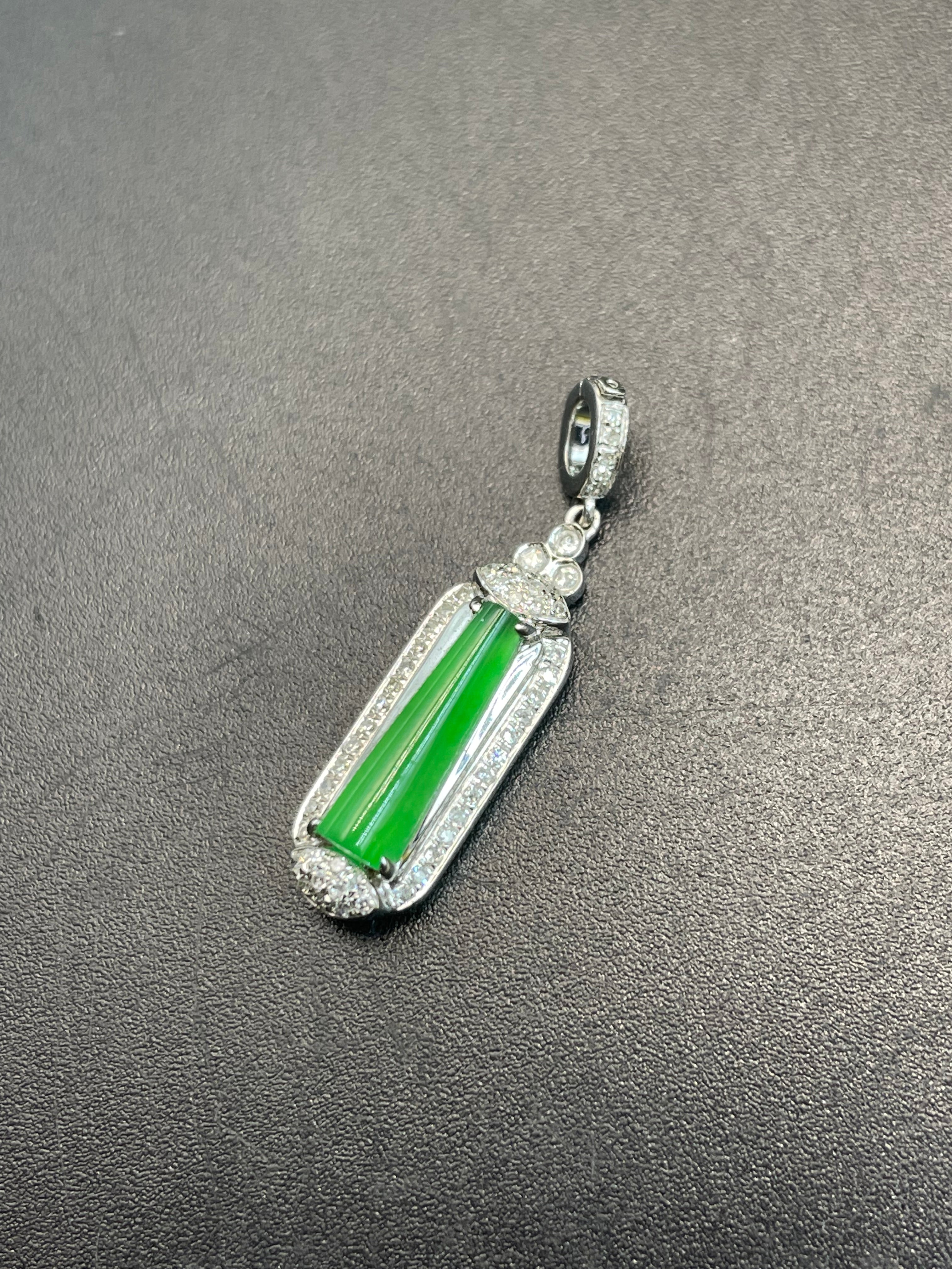 緬甸天然翡翠陽綠細條吊墜