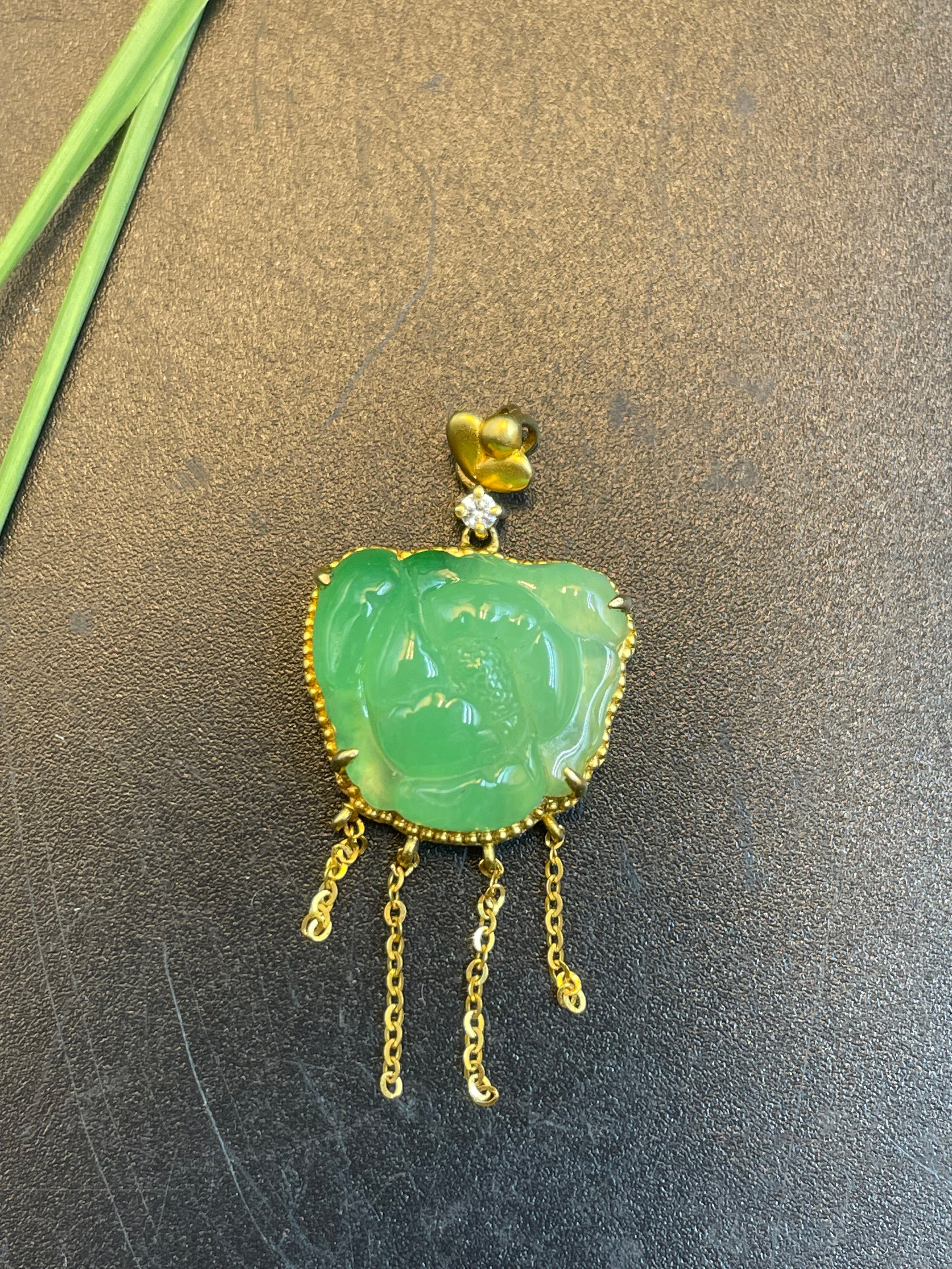 緬甸天然翡翠花開富貴吊墜