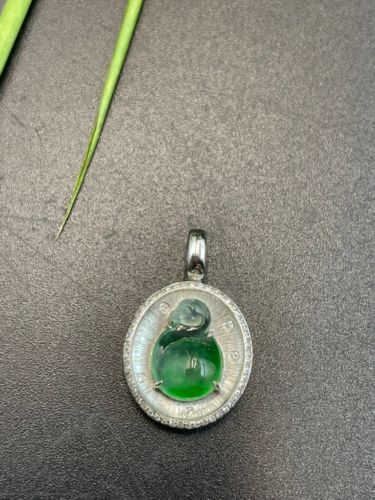 天然緬甸翡翠冰種設計動物吊墜