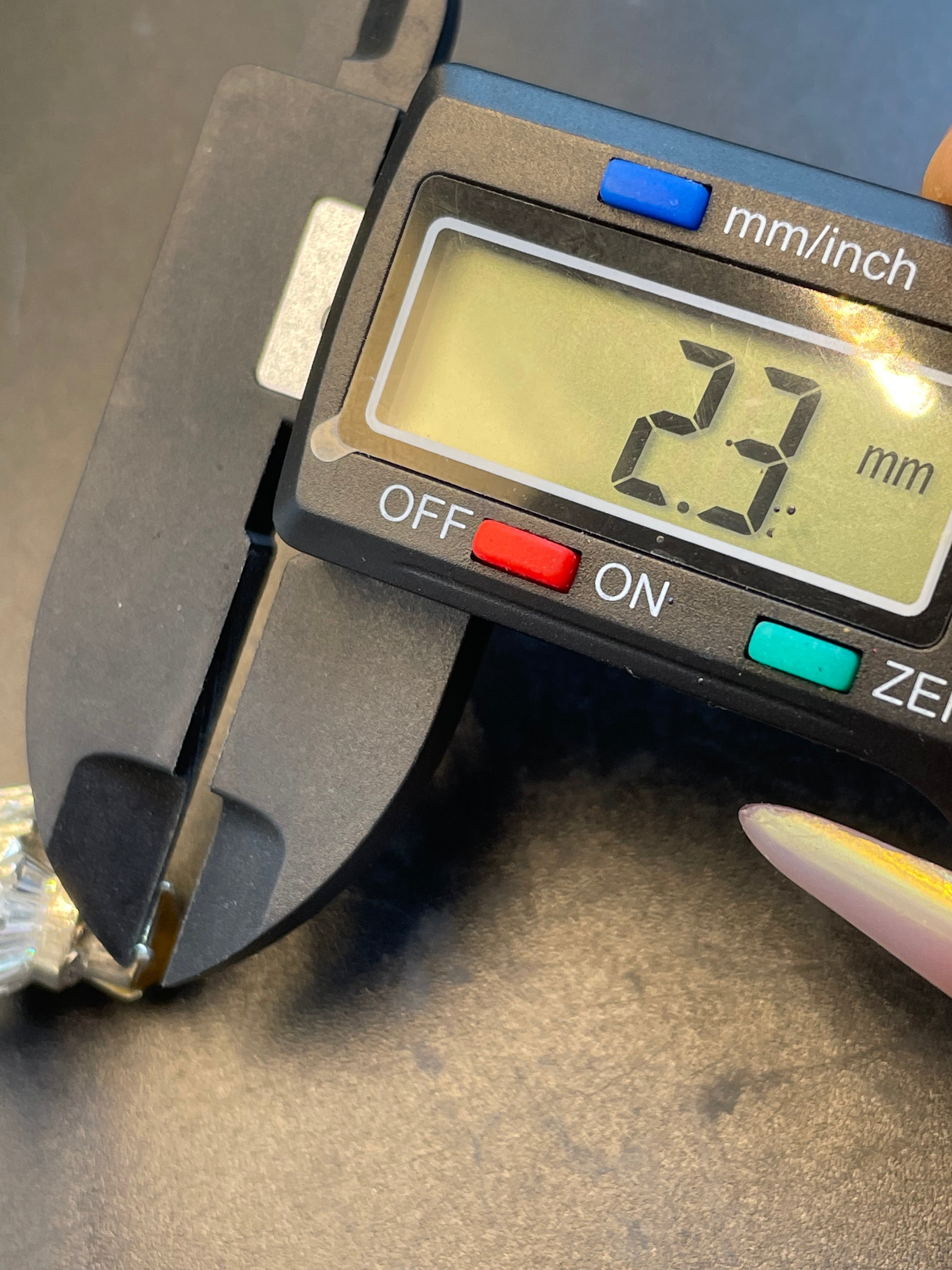 緬甸天然翡翠冰種蛋面耳環