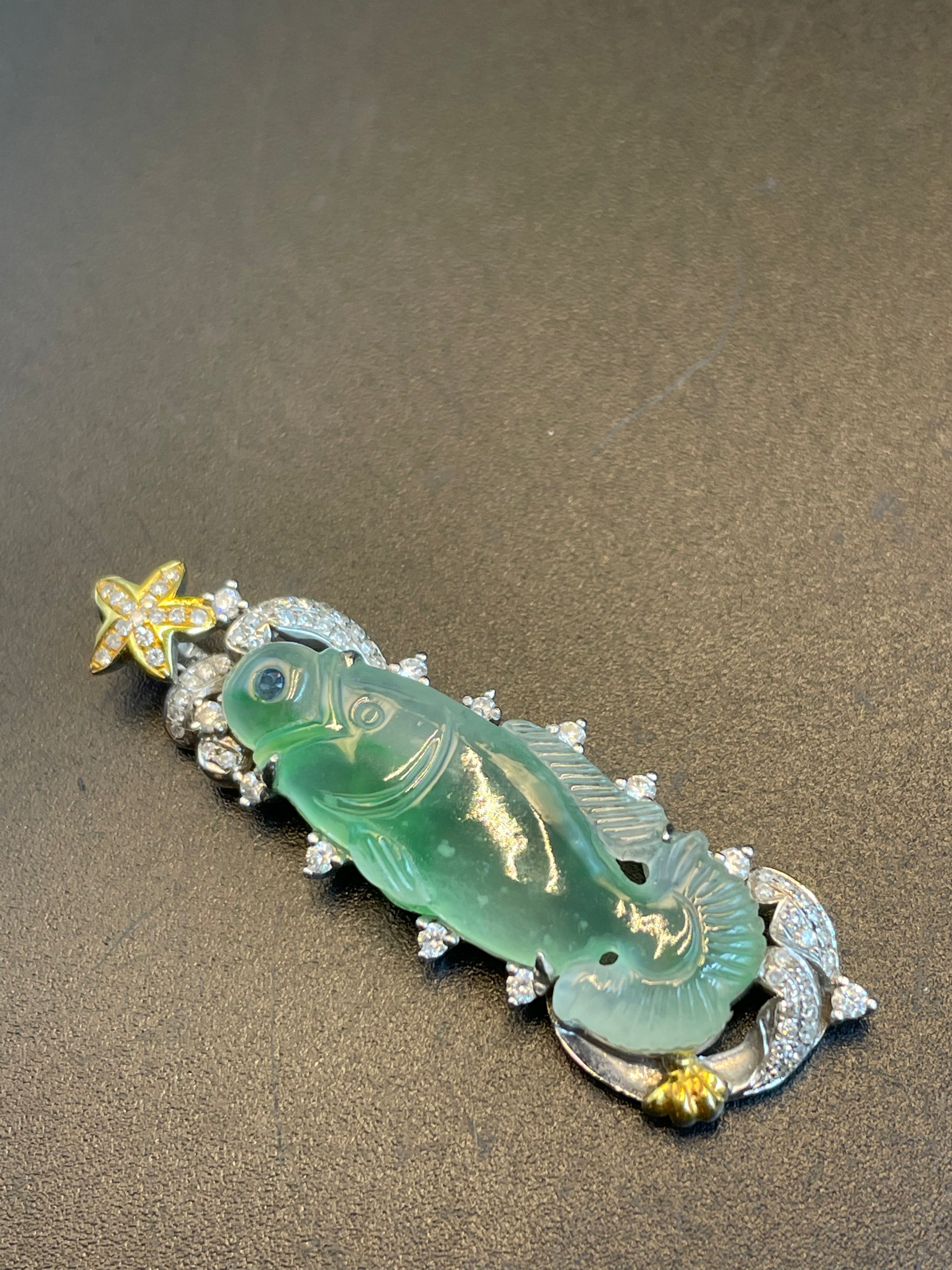 天然翡翠冰種飄綠花金魚吊墜