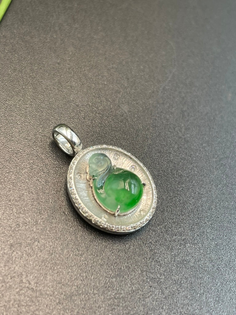 天然緬甸翡翠冰種設計動物吊墜