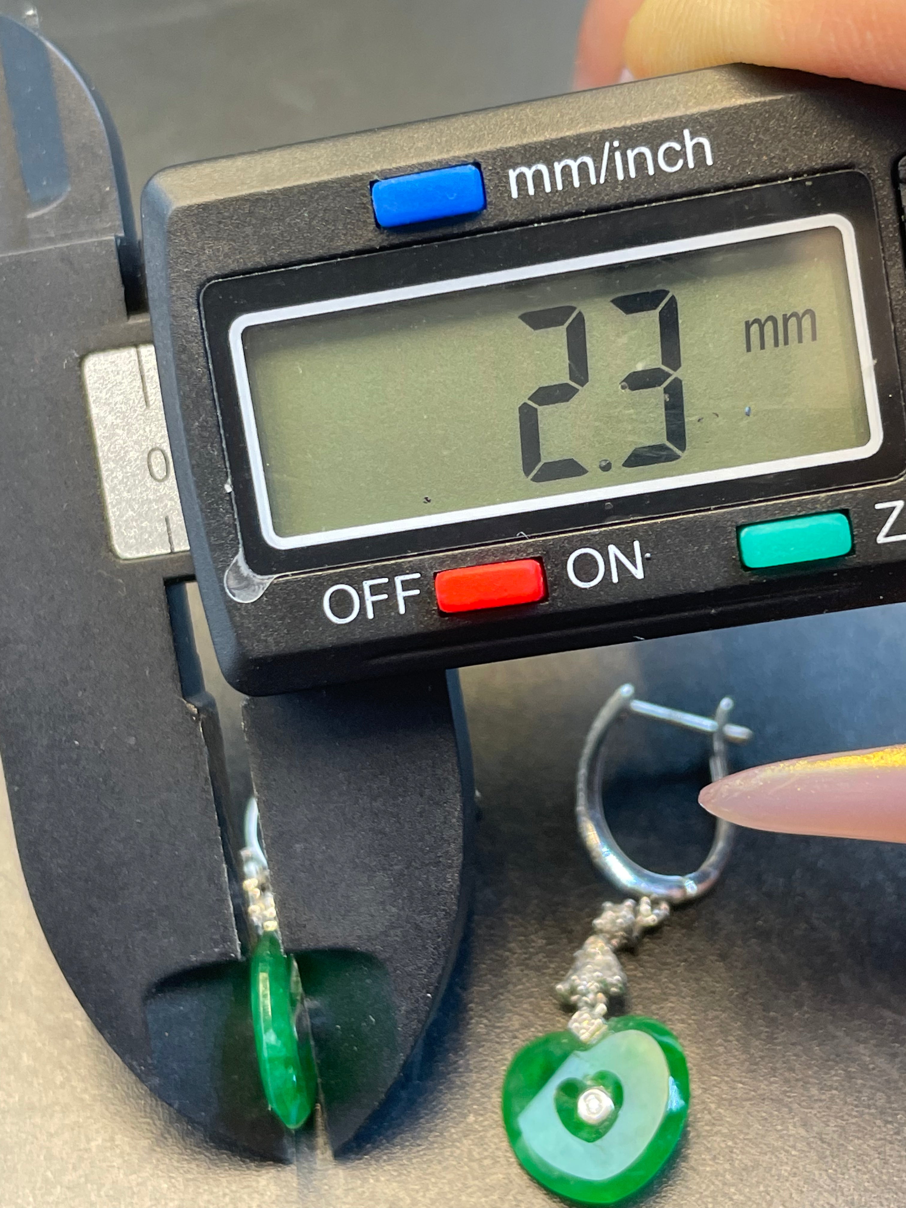 天然翡翠辣綠心形耳環