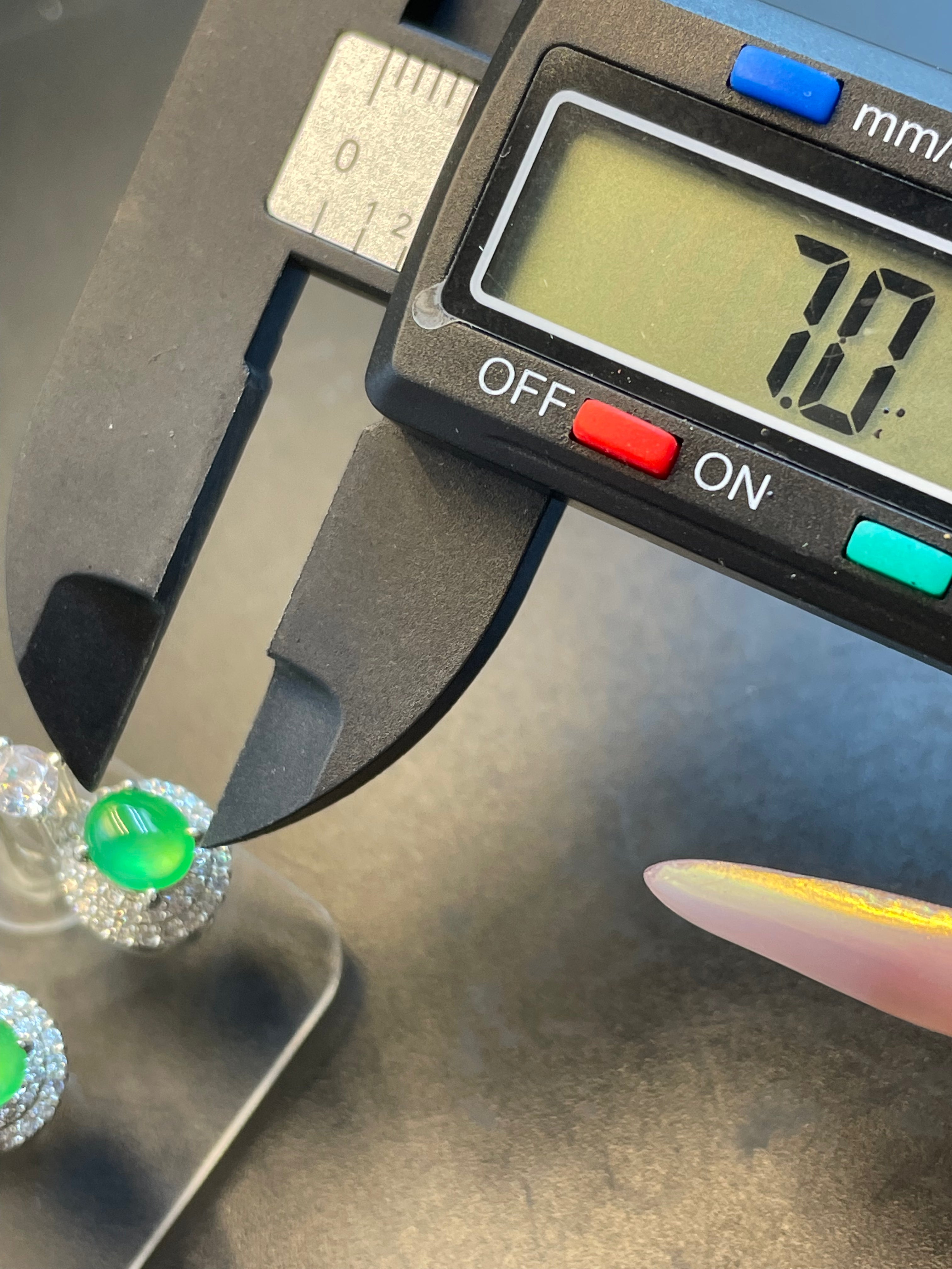 緬甸天然翡翠阳绿蛋面耳環