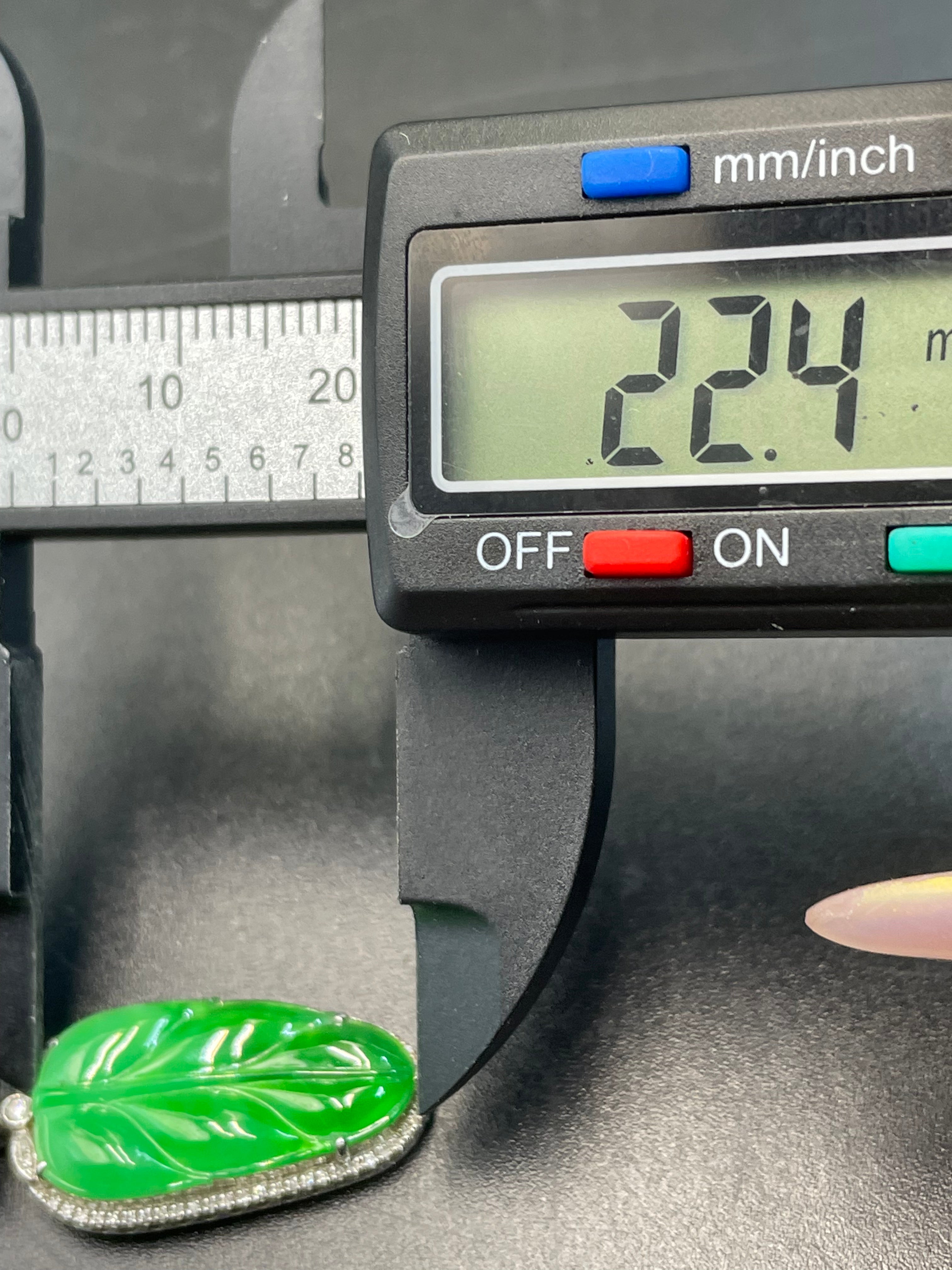 緬甸天然翡翠陽綠葉子吊墜