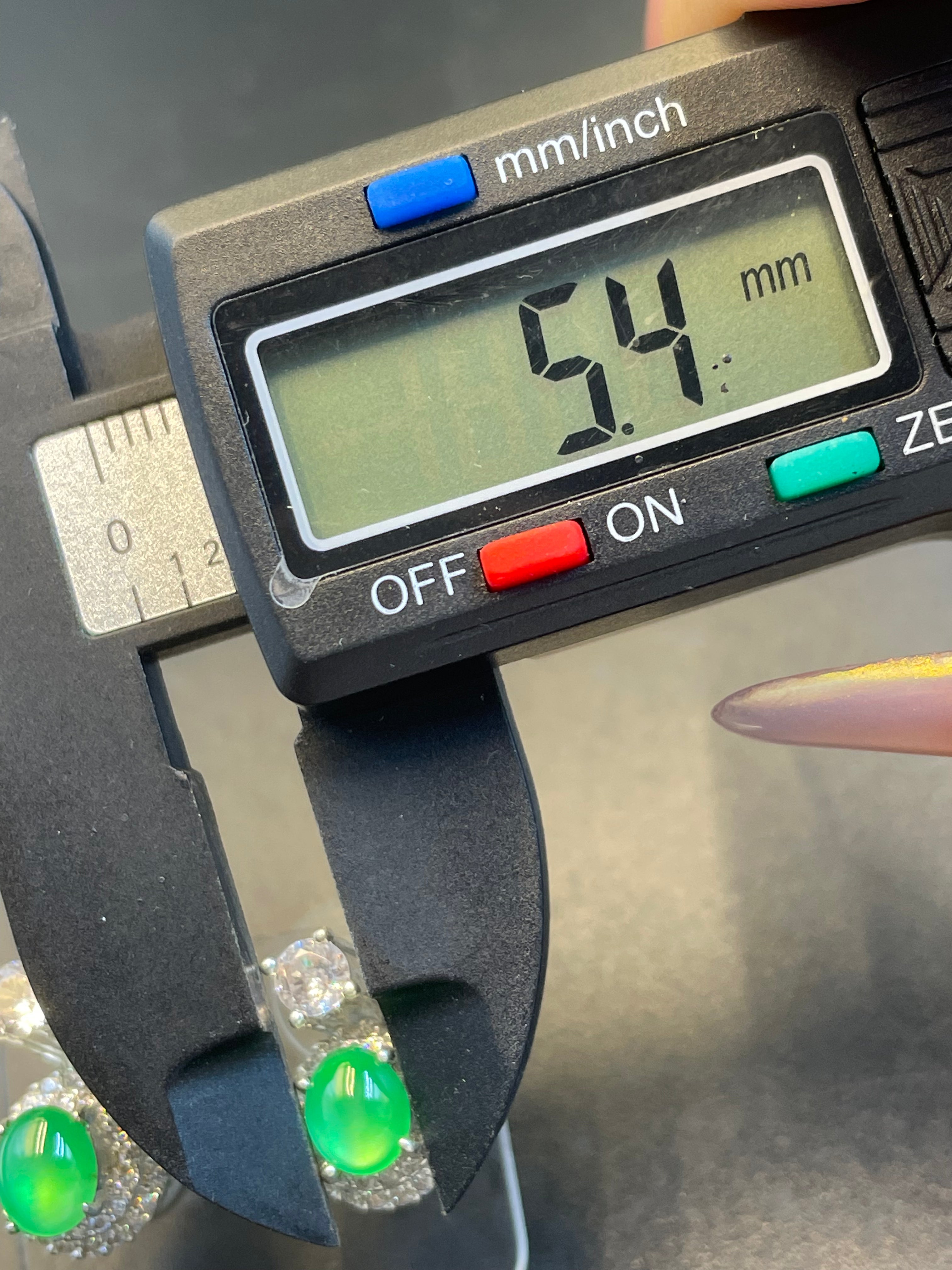 緬甸天然翡翠阳绿蛋面耳環