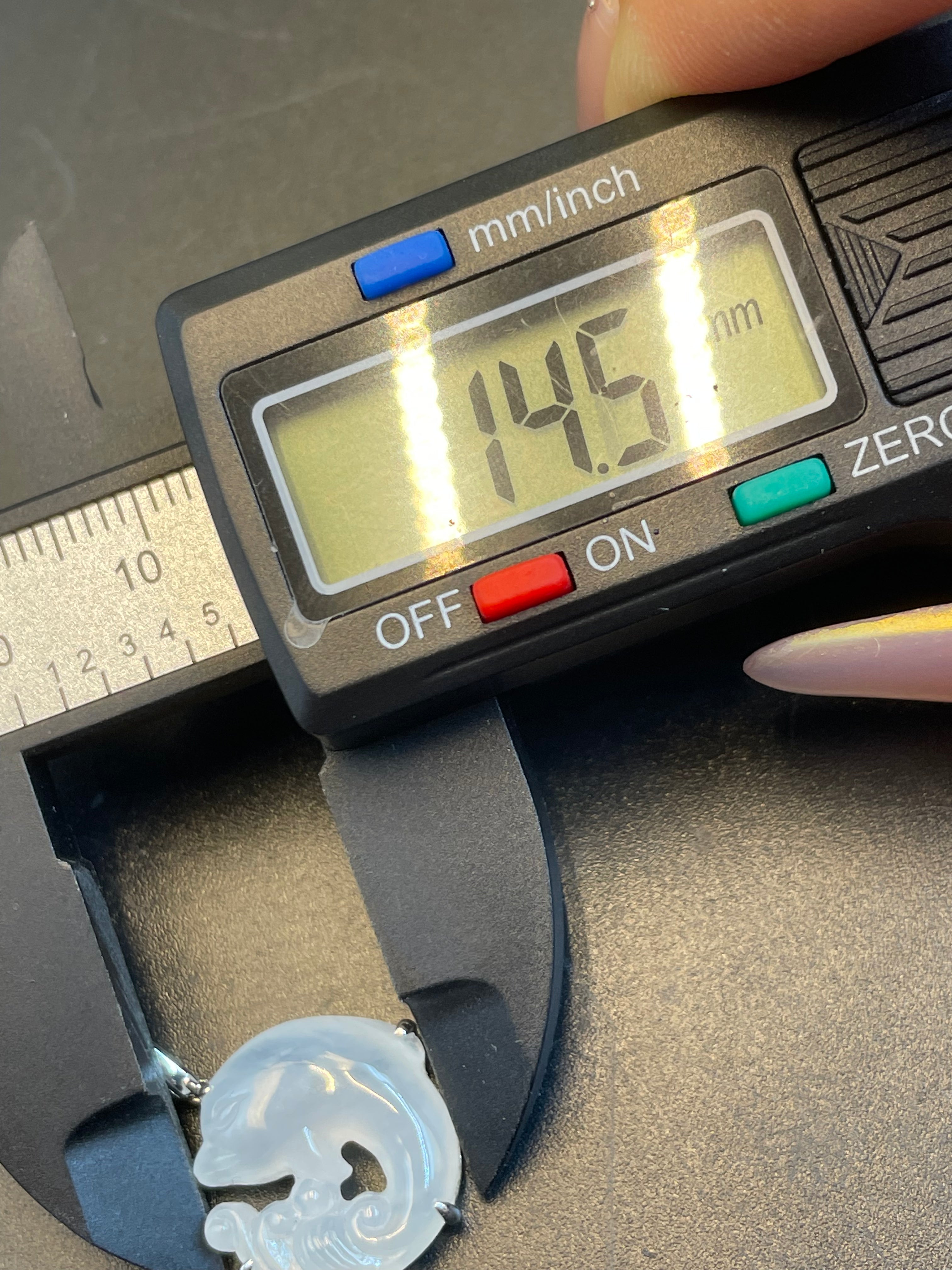 天然翡翠冰種海豚吊墜