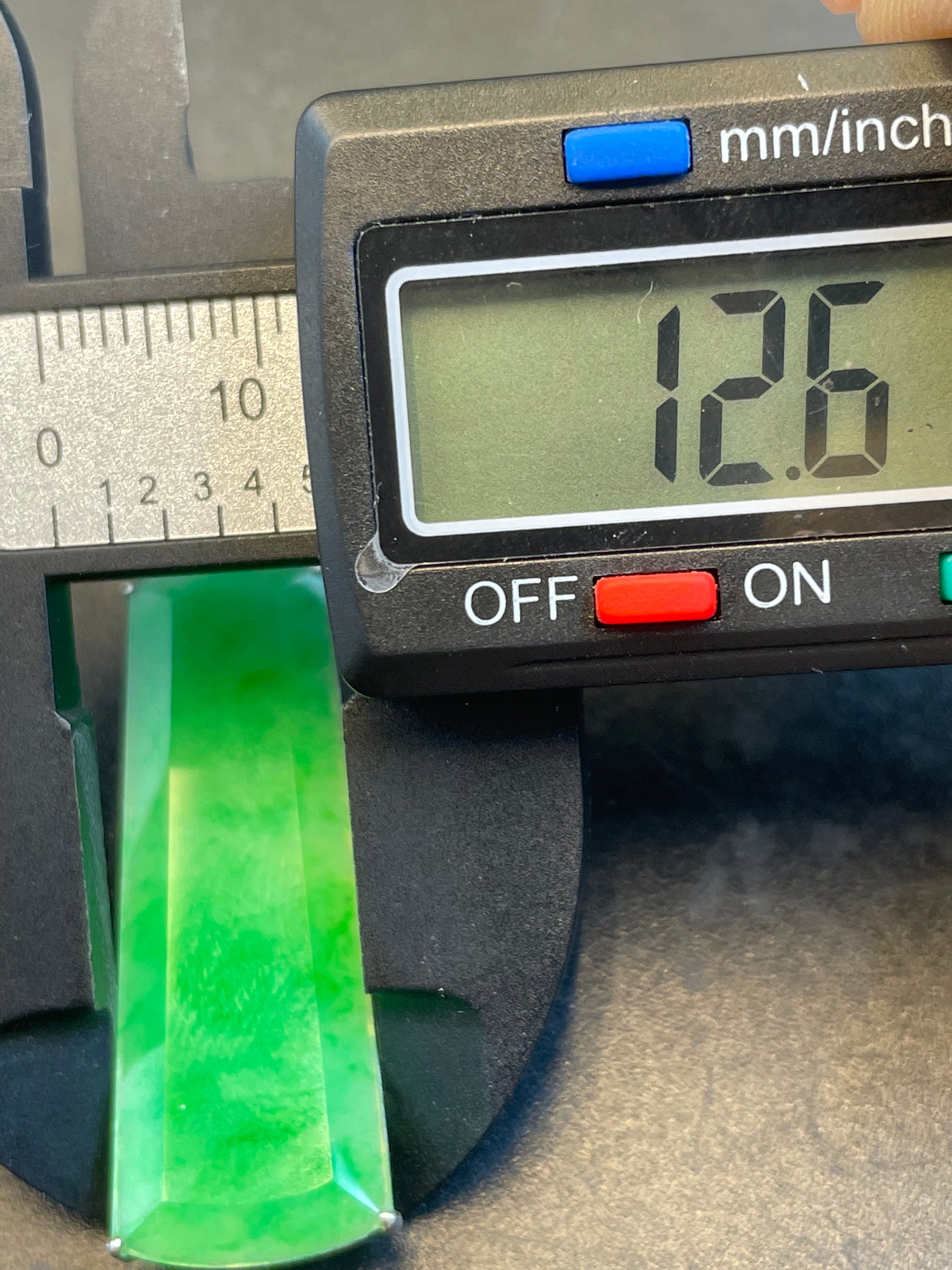 緬甸天然翡翠陽綠無事牌吊墜