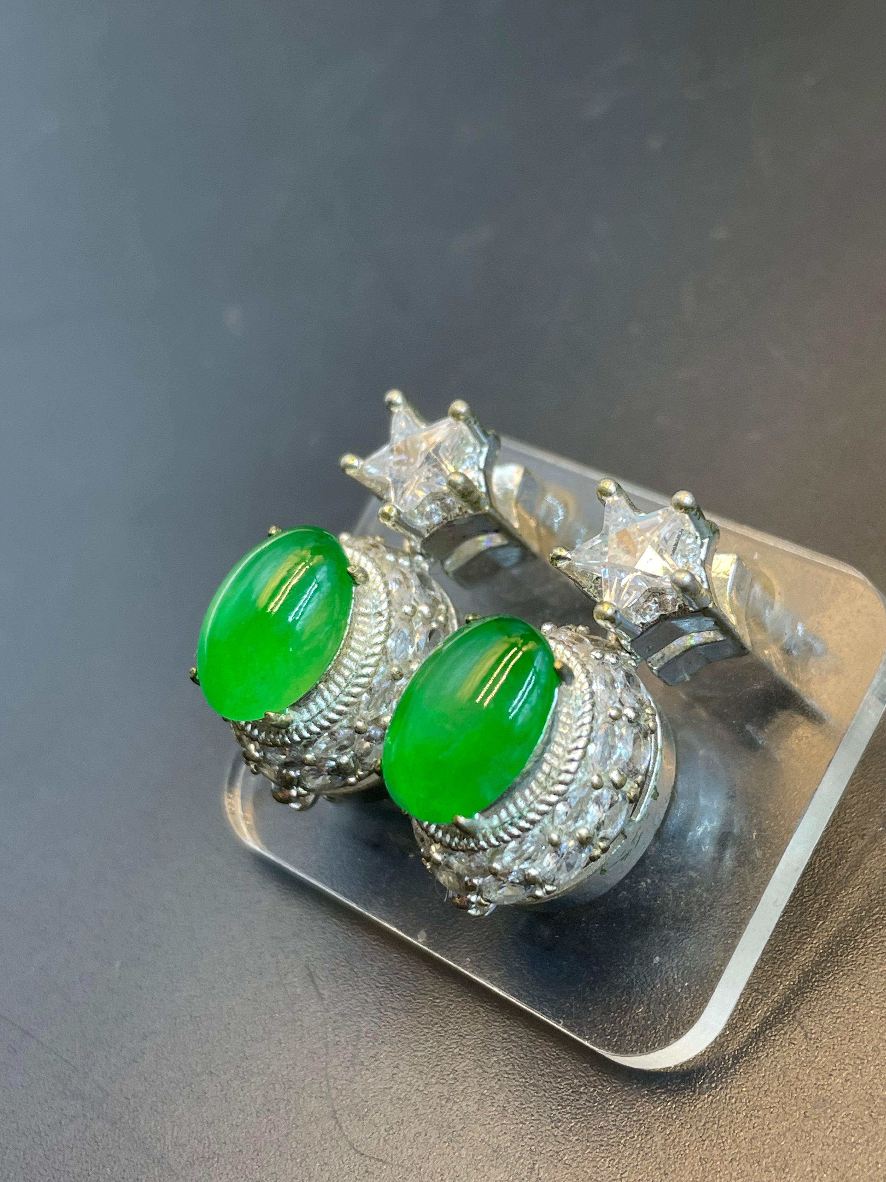 緬甸天然翡翠陽綠蛋面耳環