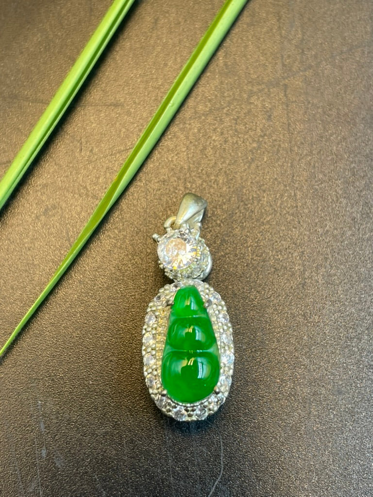 緬甸天然翡翠福豆蛋面吊墜