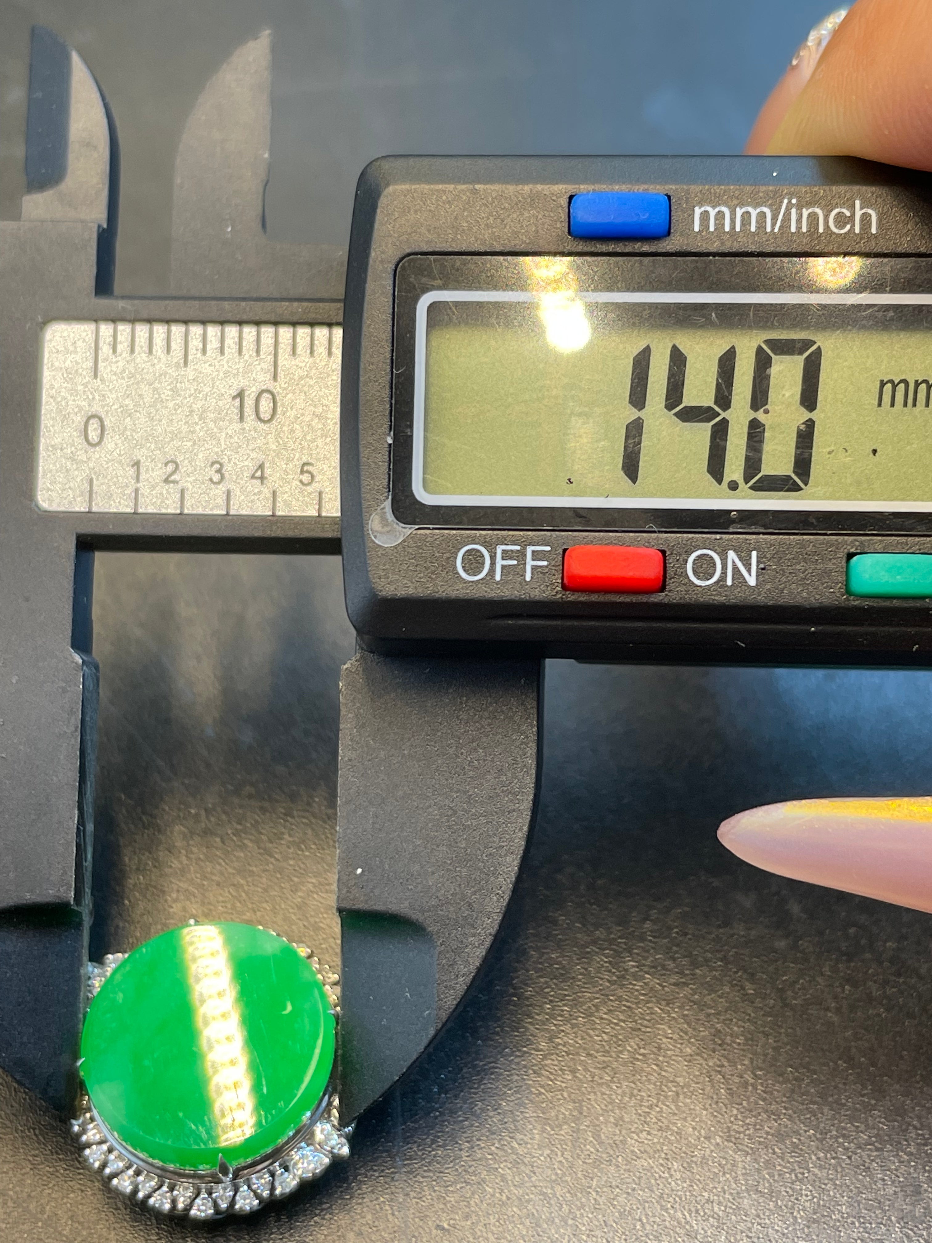 天然翡翠陽綠無事圓牌吊墜