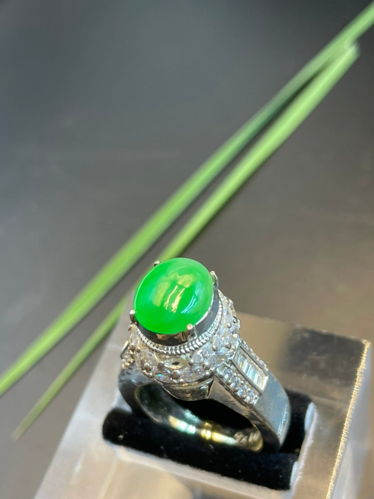緬甸天然翡翠陽綠蛋面戒指