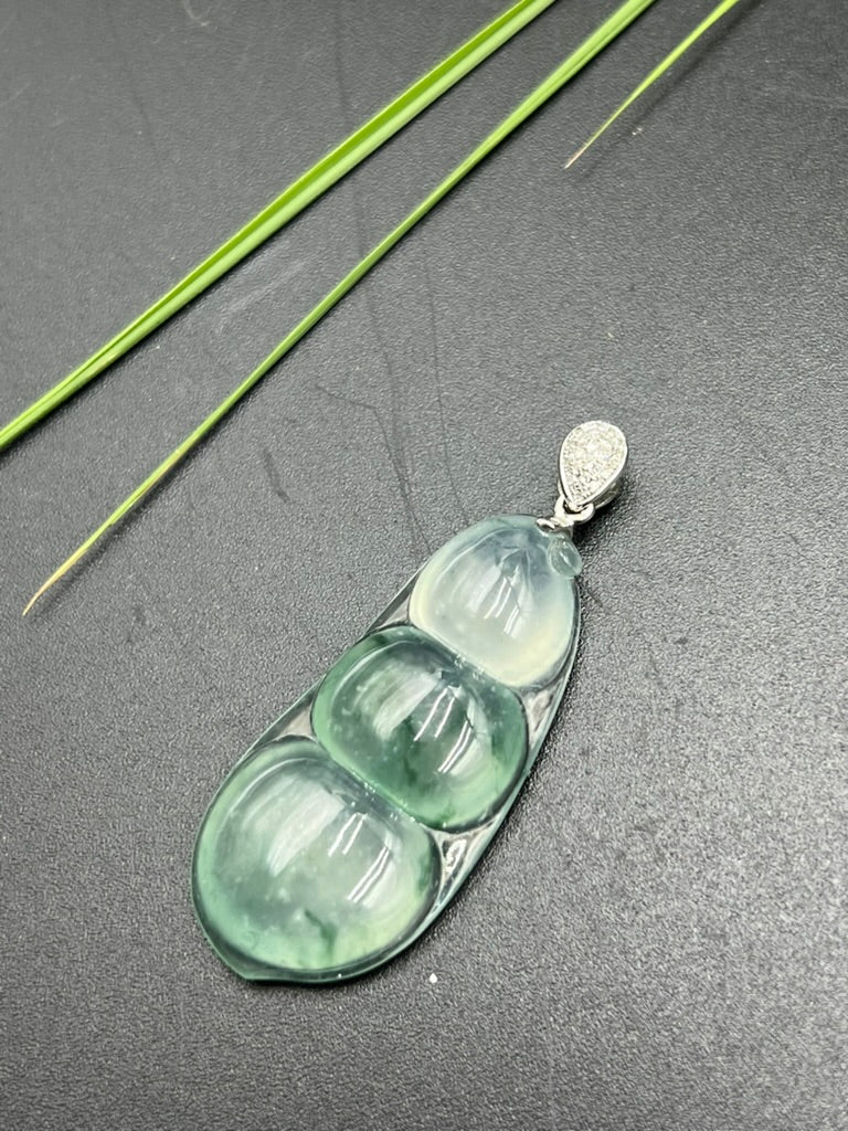 緬甸天然翡翠高冰飄花福豆吊墜
