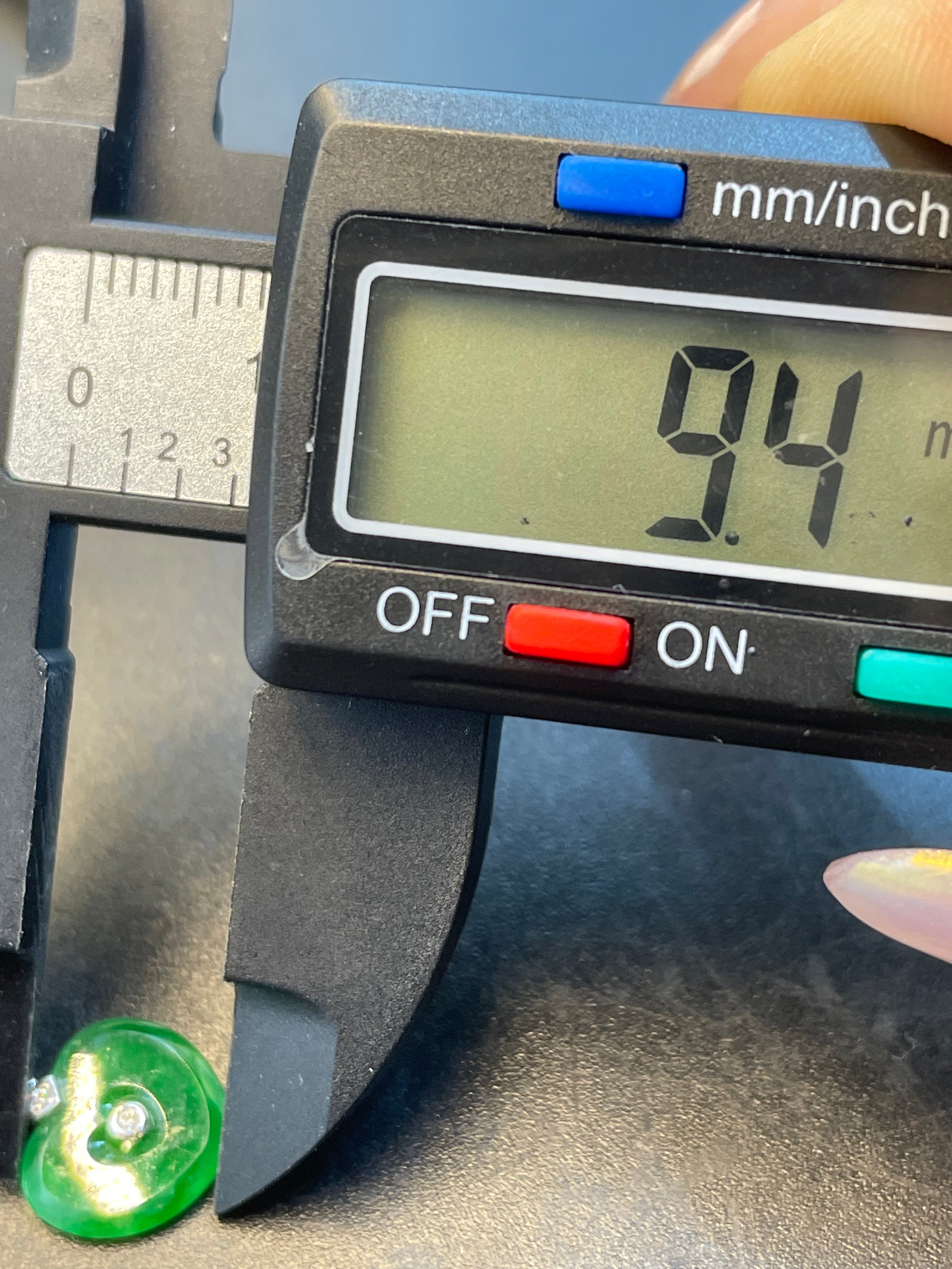 天然翡翠辣綠心形耳環