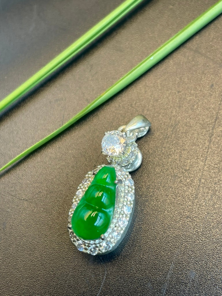 緬甸天然翡翠福豆蛋面吊墜