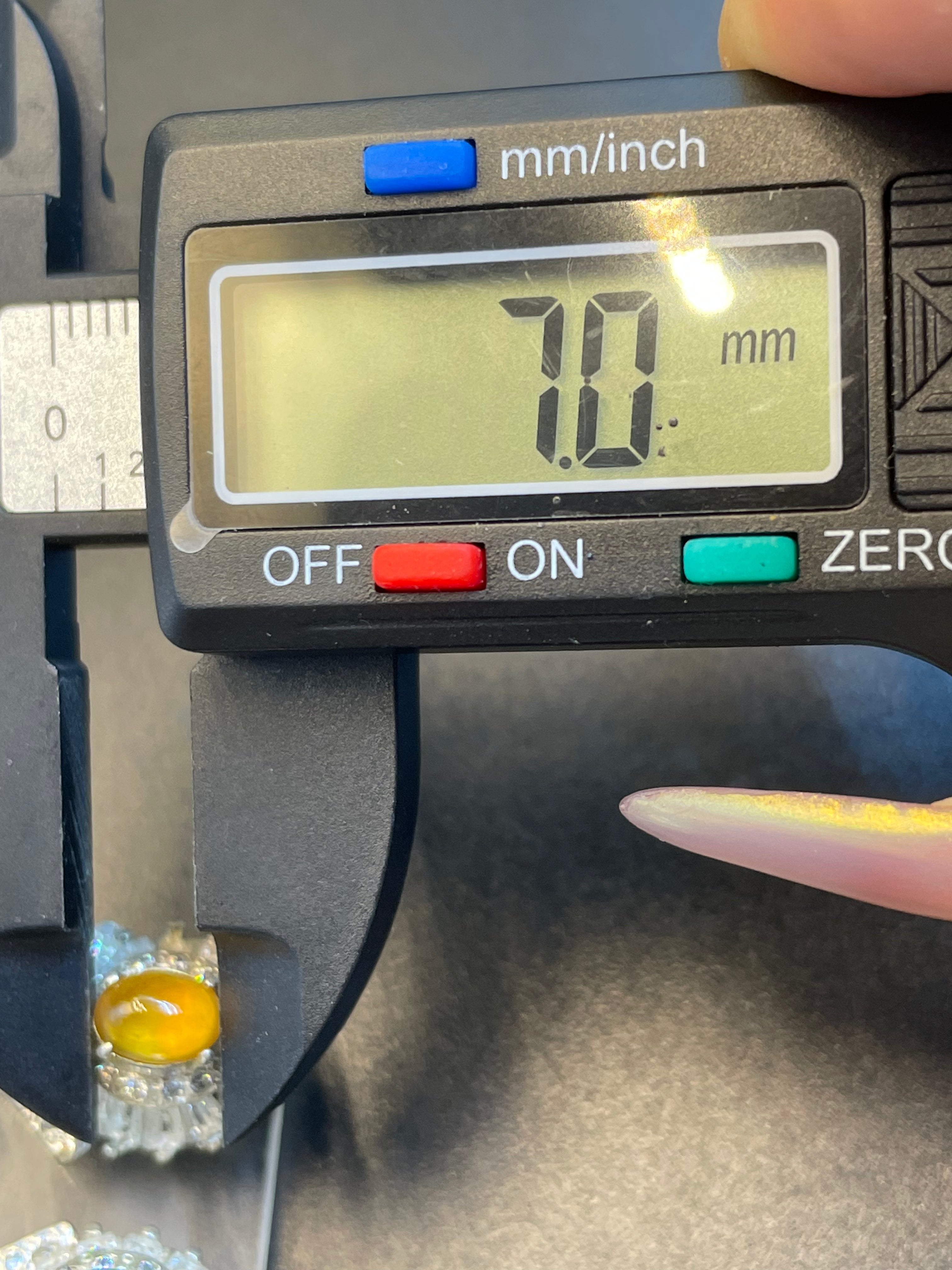 緬甸天然翡翠冰種蛋面耳環