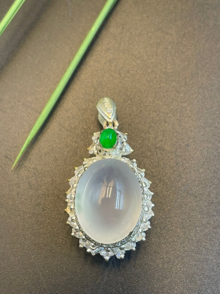 緬甸天然翡翠高冰鴿子蛋面吊墜