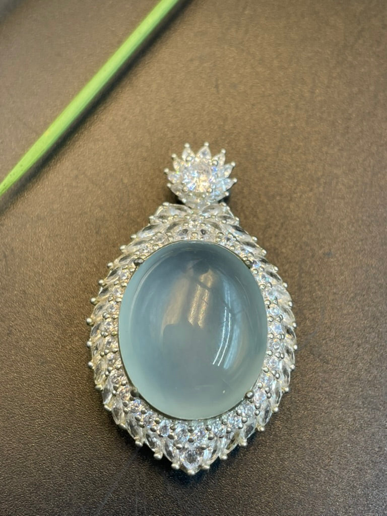 緬甸天然翡翠冰種鴿子蛋面吊墜