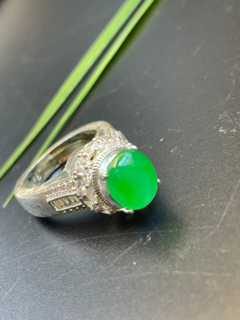 緬甸天然翡翠陽綠蛋面戒指