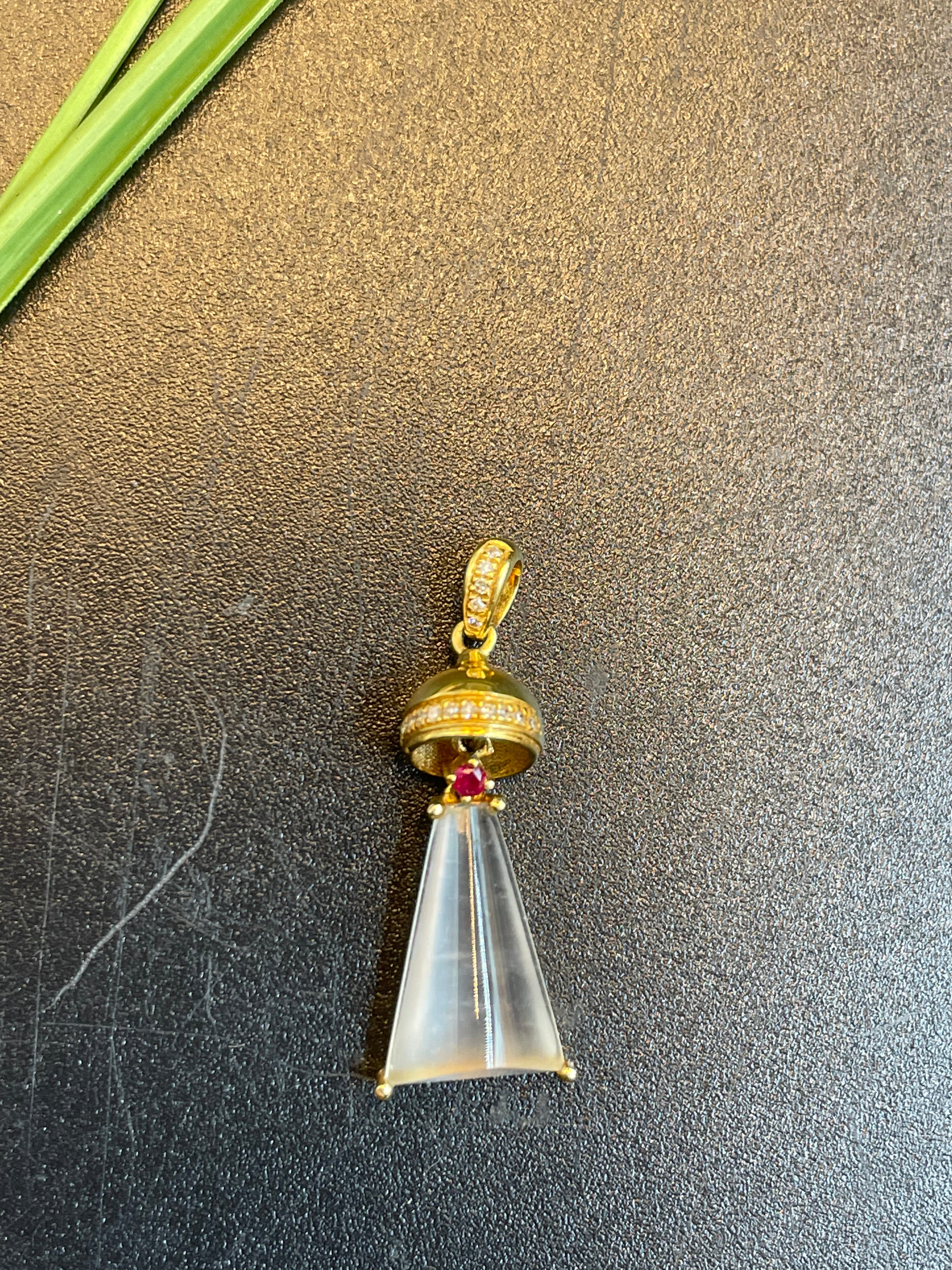 緬甸天然翡翠冰種錐形吊墜