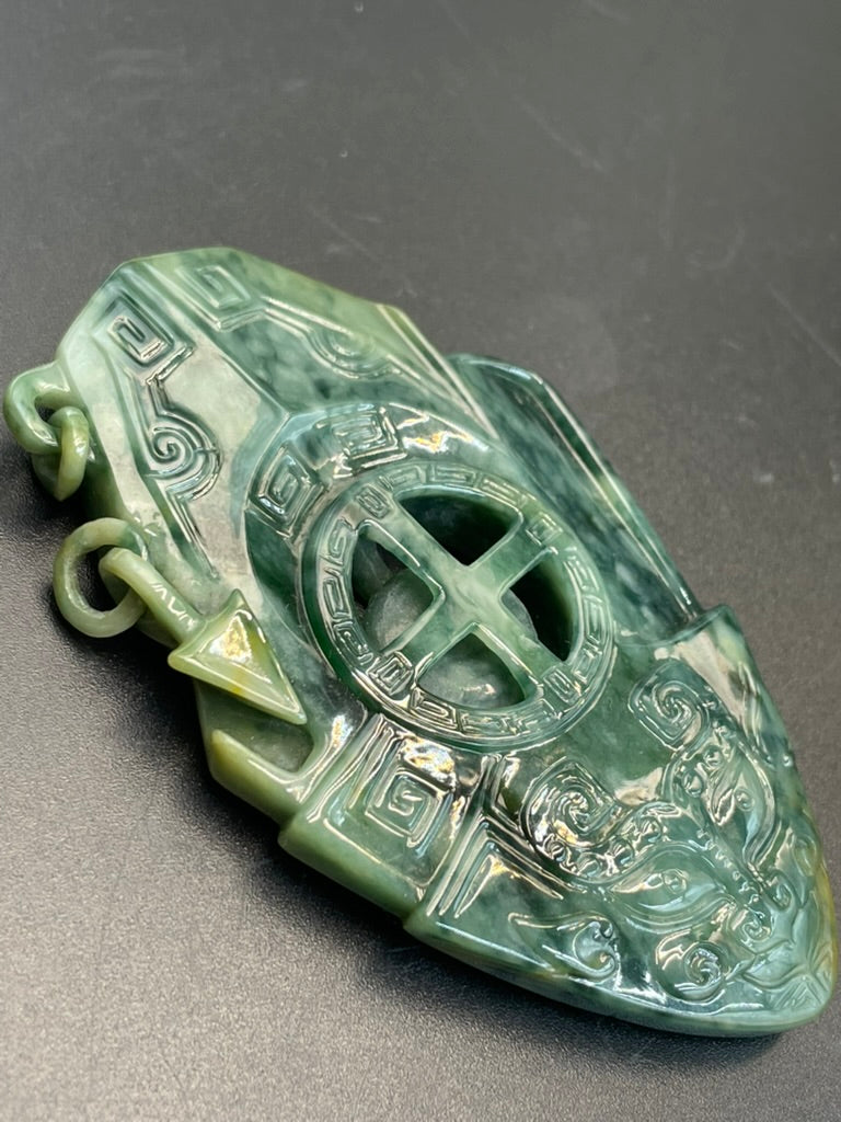 緬甸天然翡翠饕餮斧钺龙纹吊墜