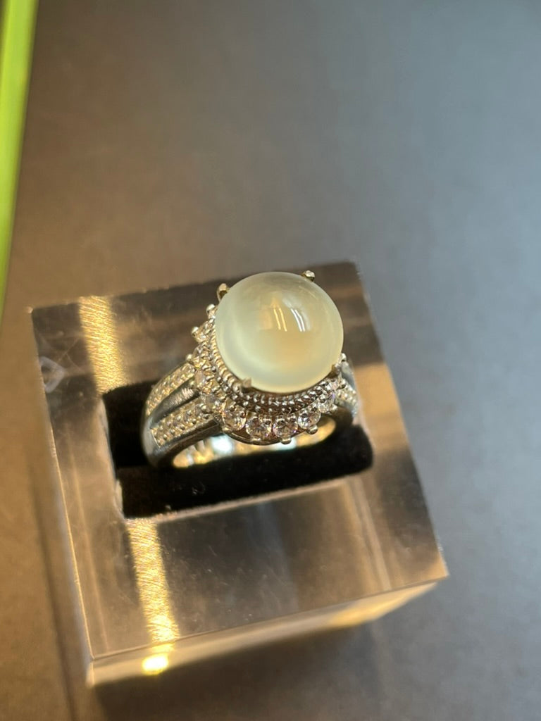 緬甸天然翡翠冰種蛋面戒指