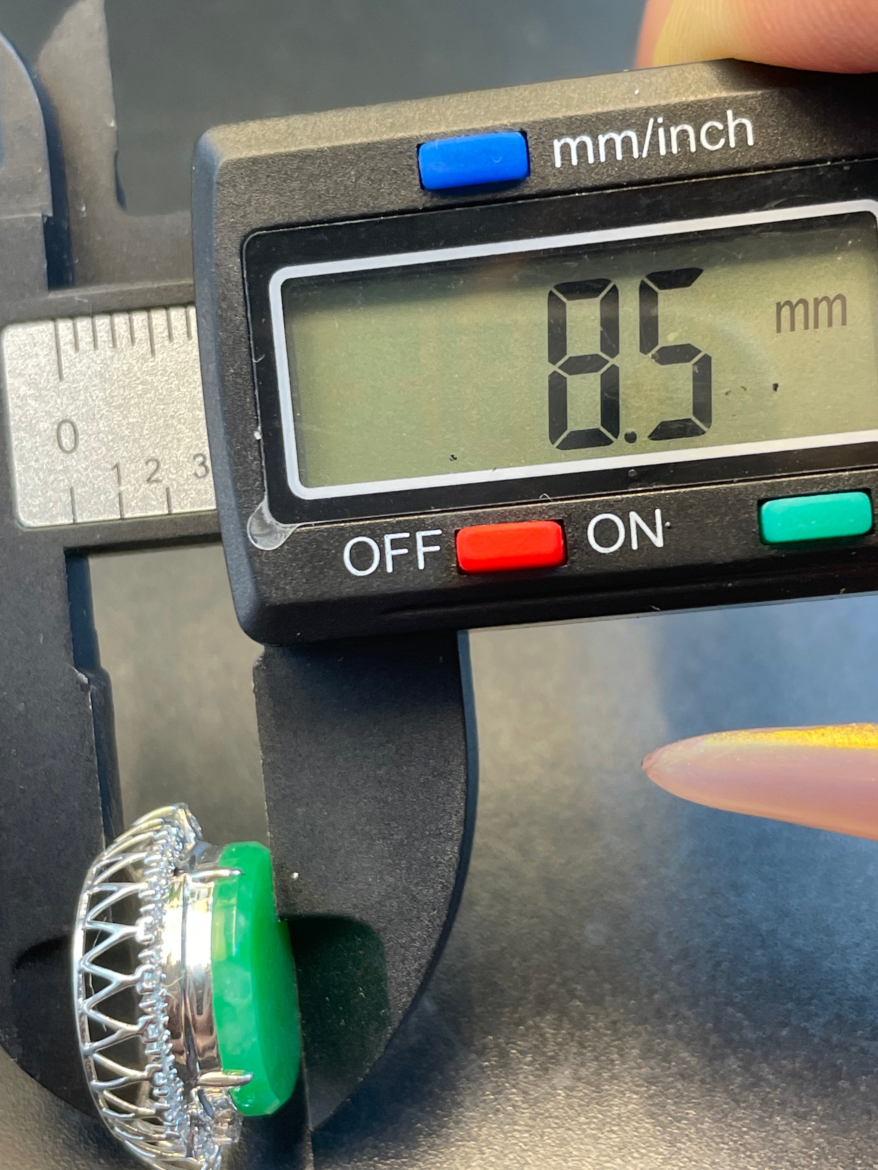 天然翡翠陽綠無事圓牌吊墜