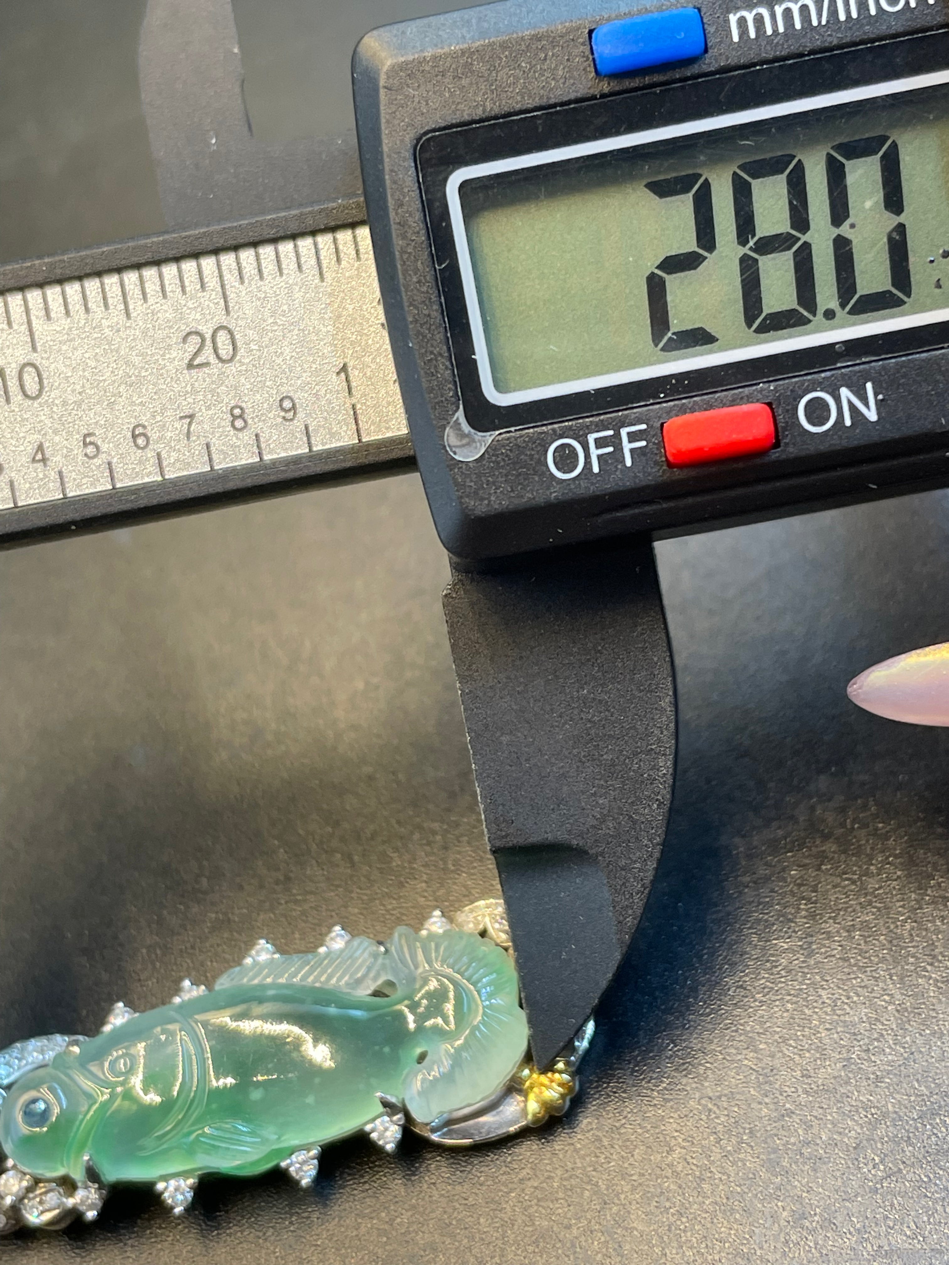 天然翡翠冰種飄綠花金魚吊墜