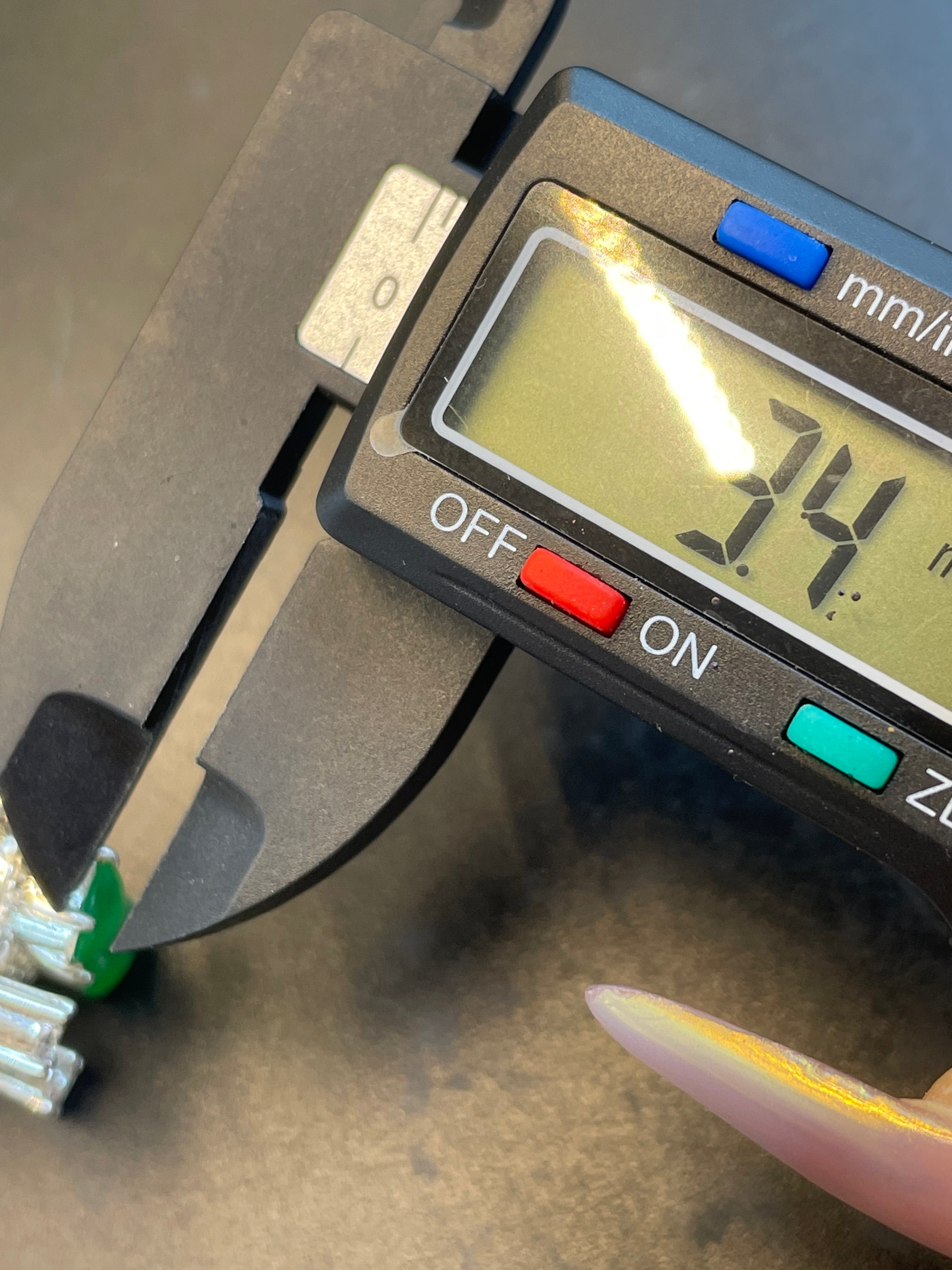 緬甸天然翡翠阳绿蛋面耳環