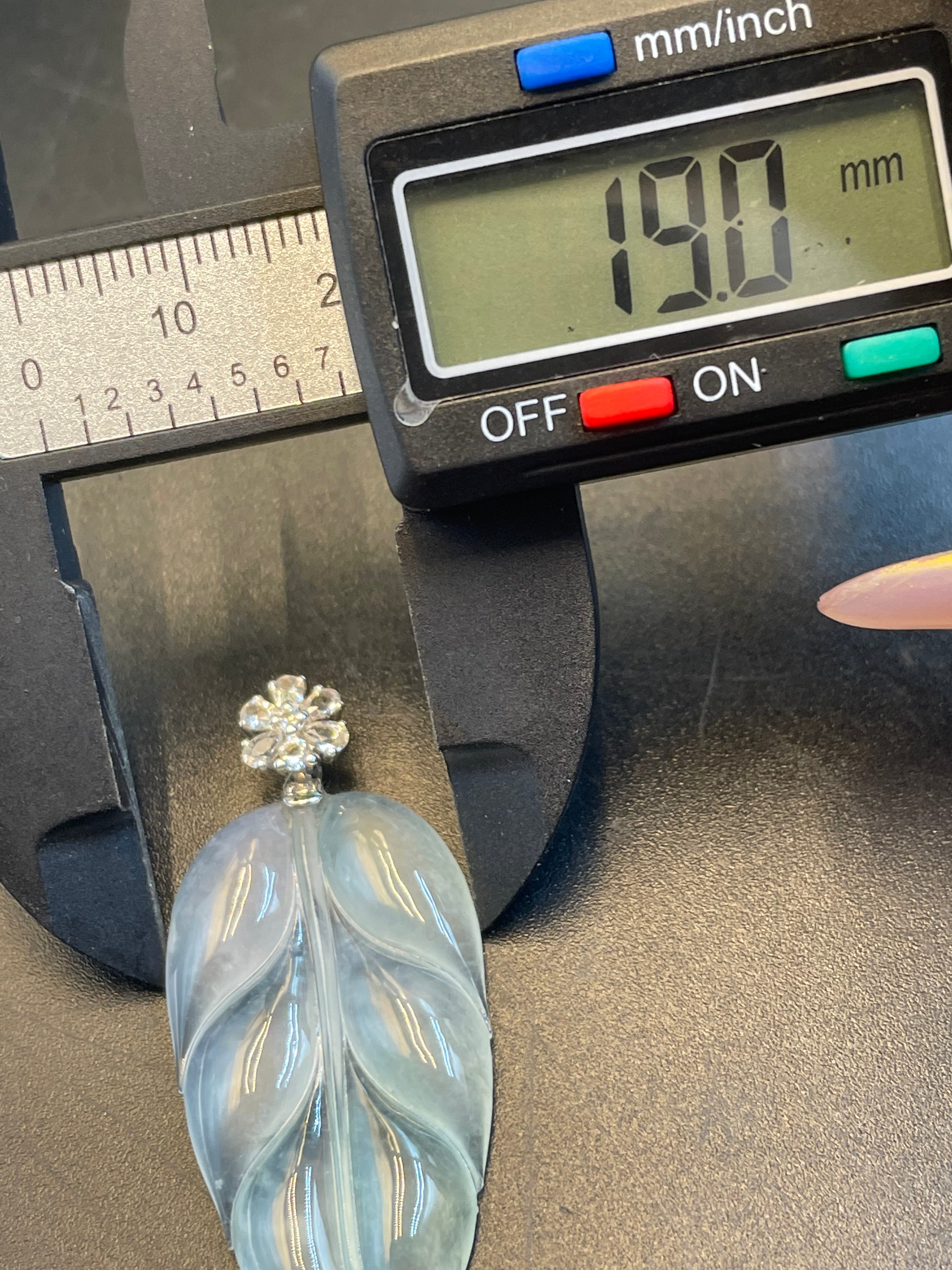 緬甸天然翡翠冰種葉子吊墜