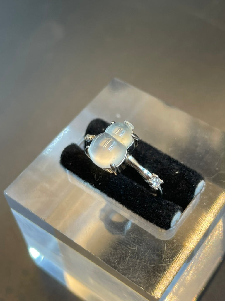 緬甸天然翡翠冰種福祿蛋面戒指