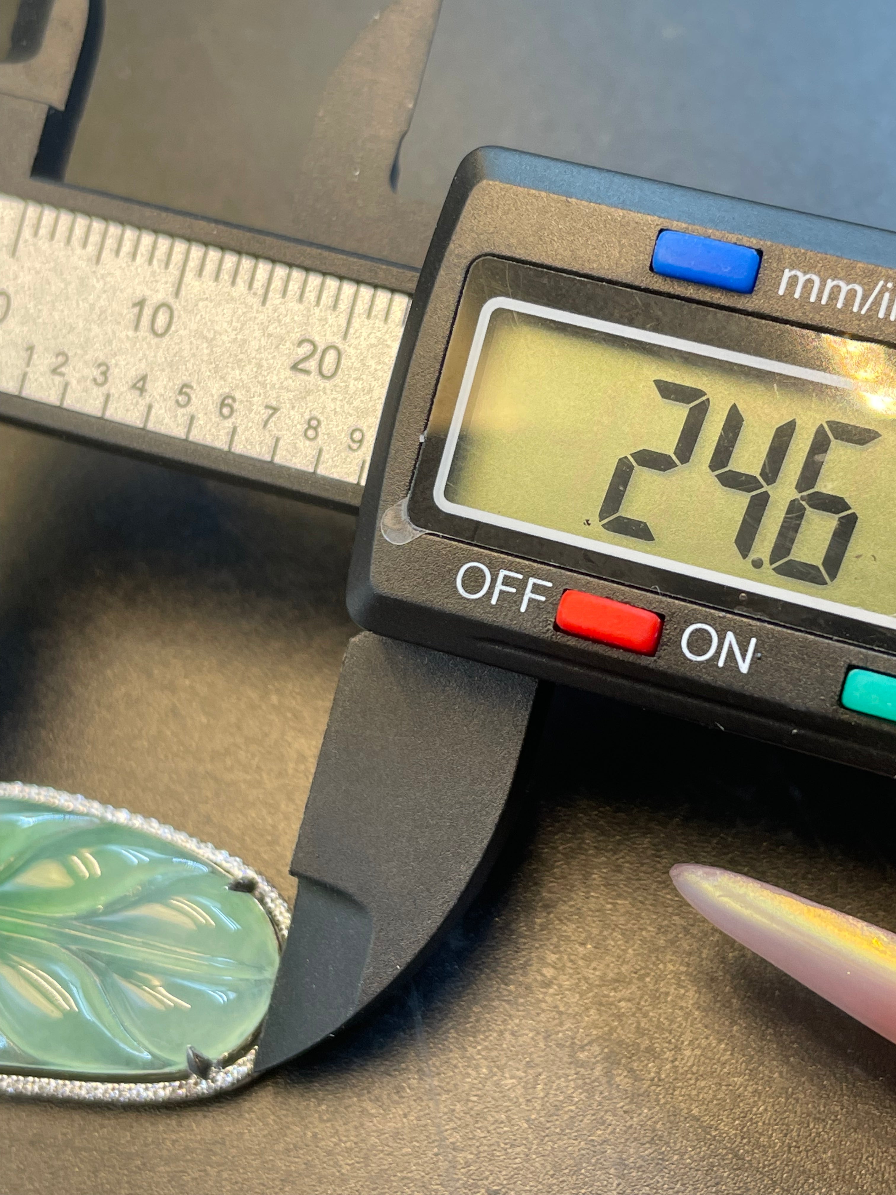 緬甸天然翡翠冰晴帶綠葉子吊墜