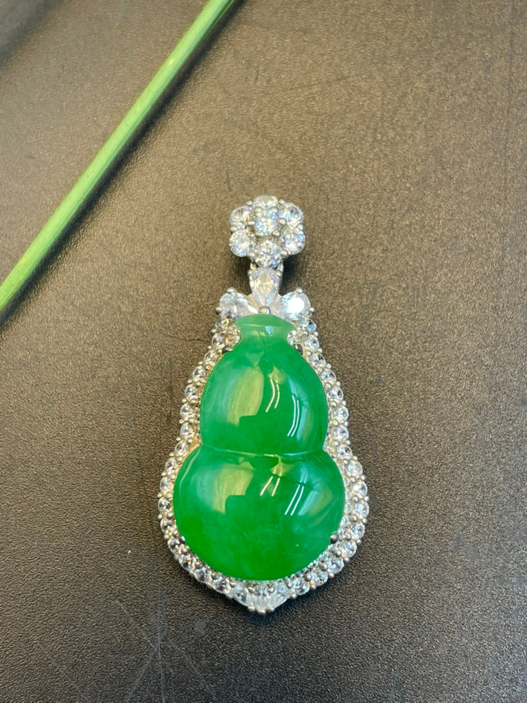 緬甸天然翡翠陽綠福祿蛋面吊墜