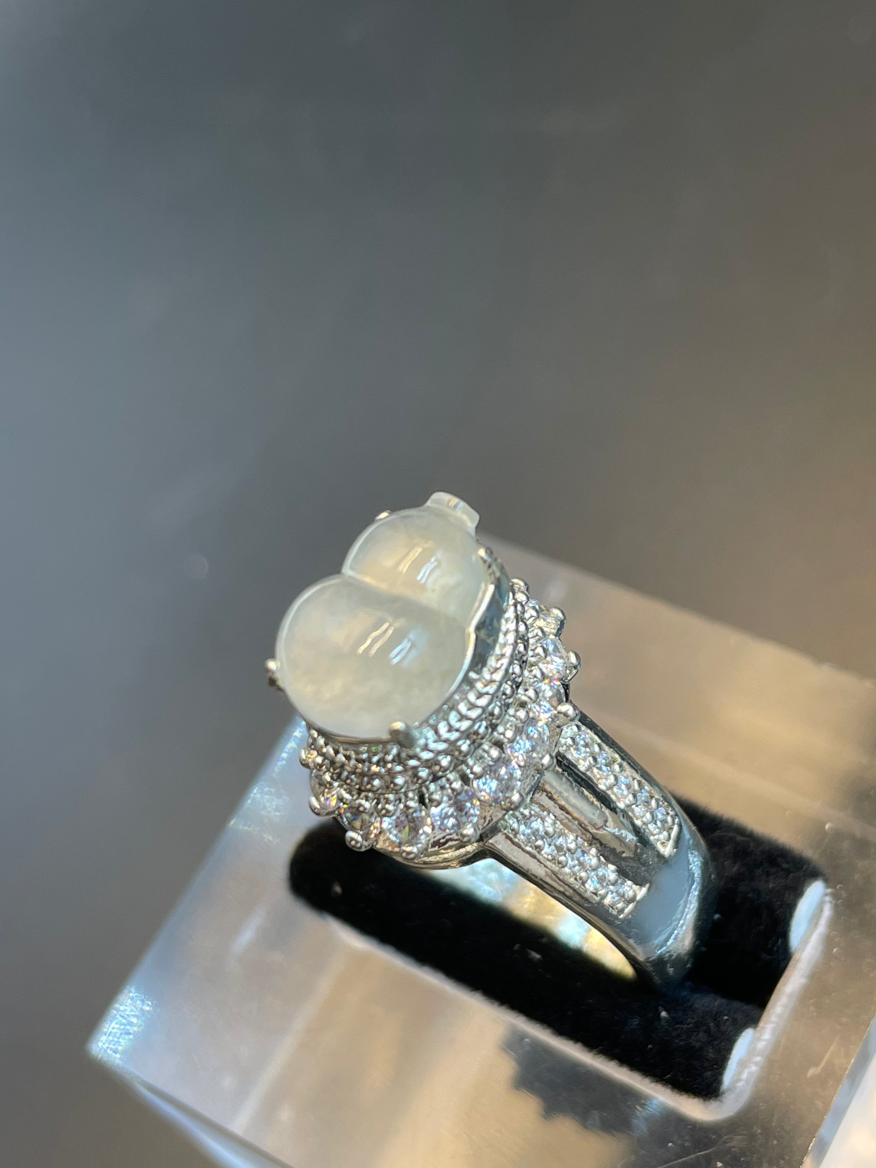 緬甸天然翡翠冰種福祿蛋面戒指