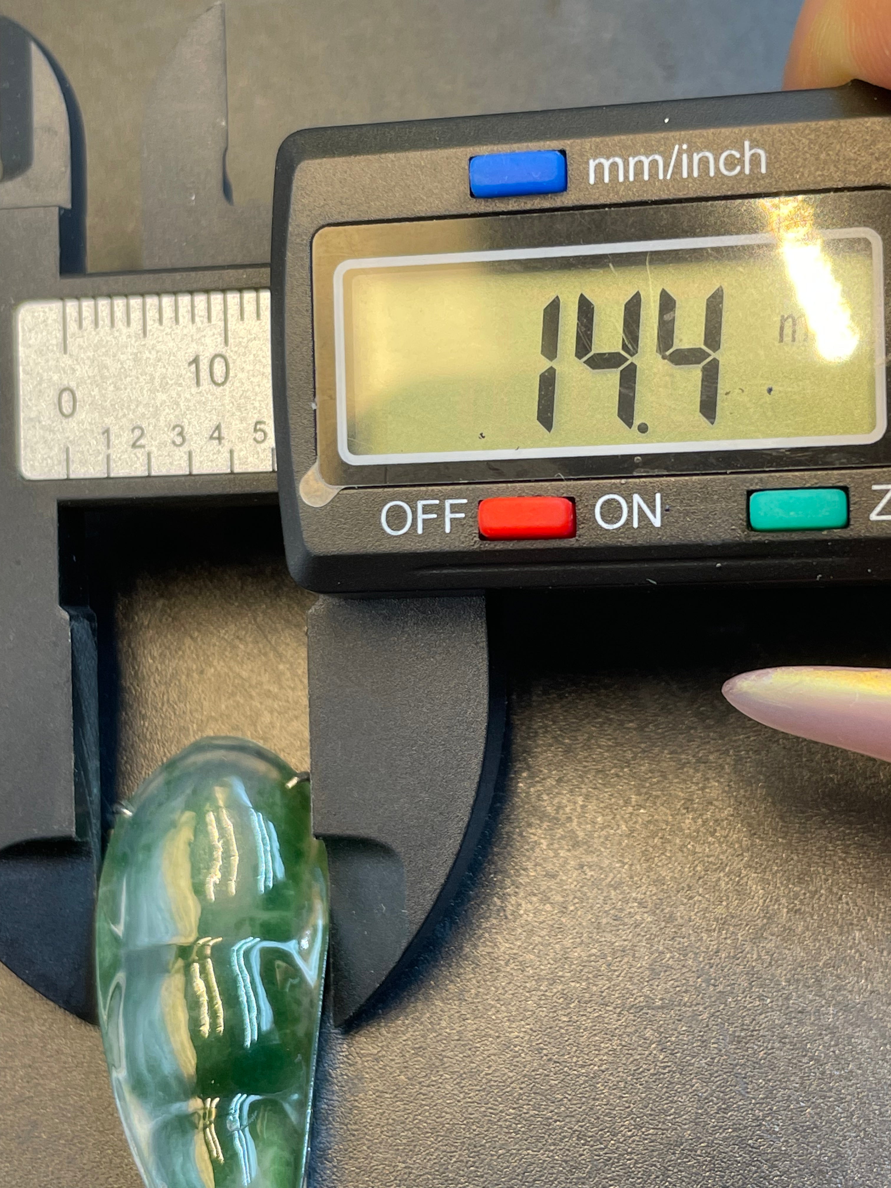 天然翡翠冰種飄綠花福豆吊墜