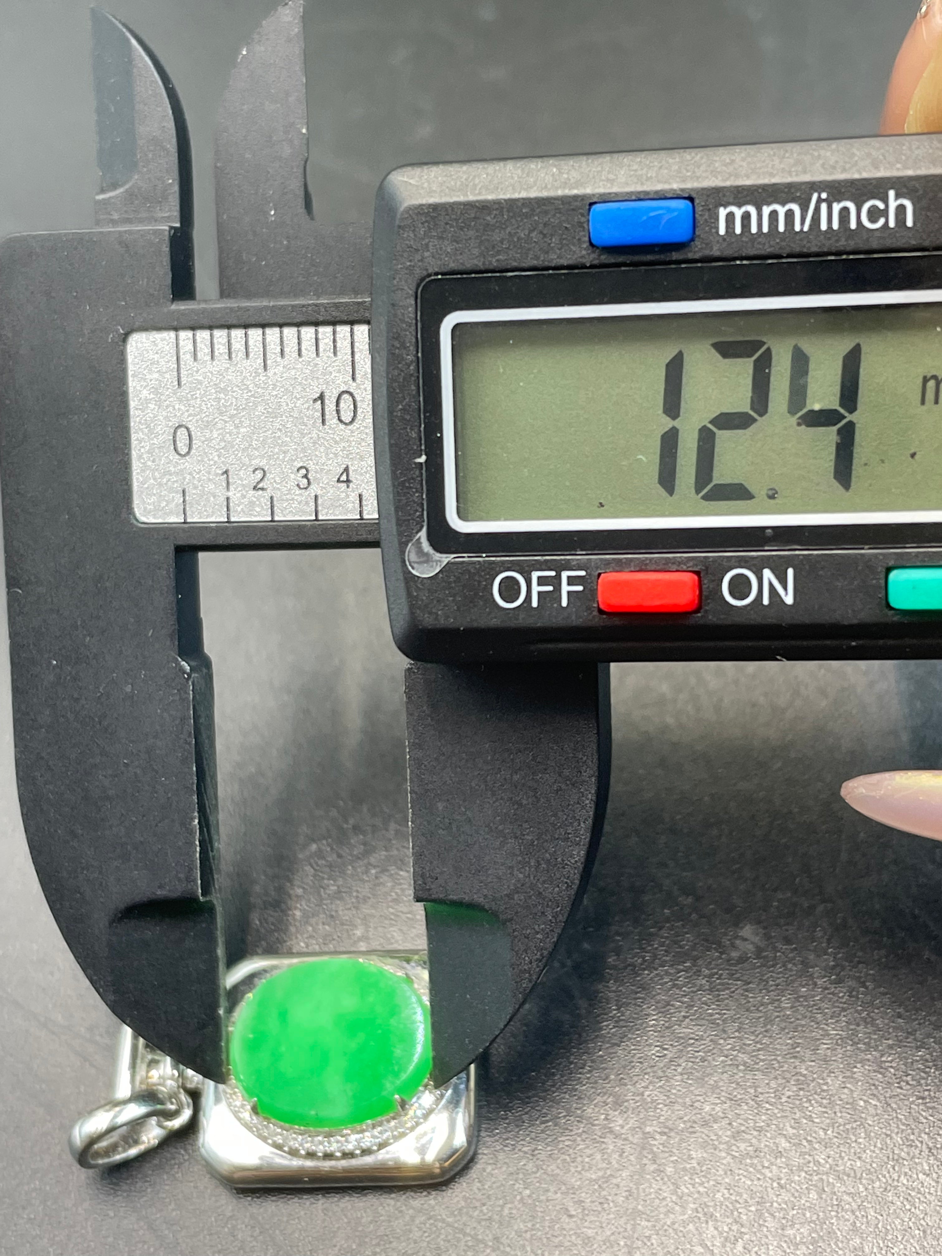 緬甸天然翡翠陽綠無事牌吊墜