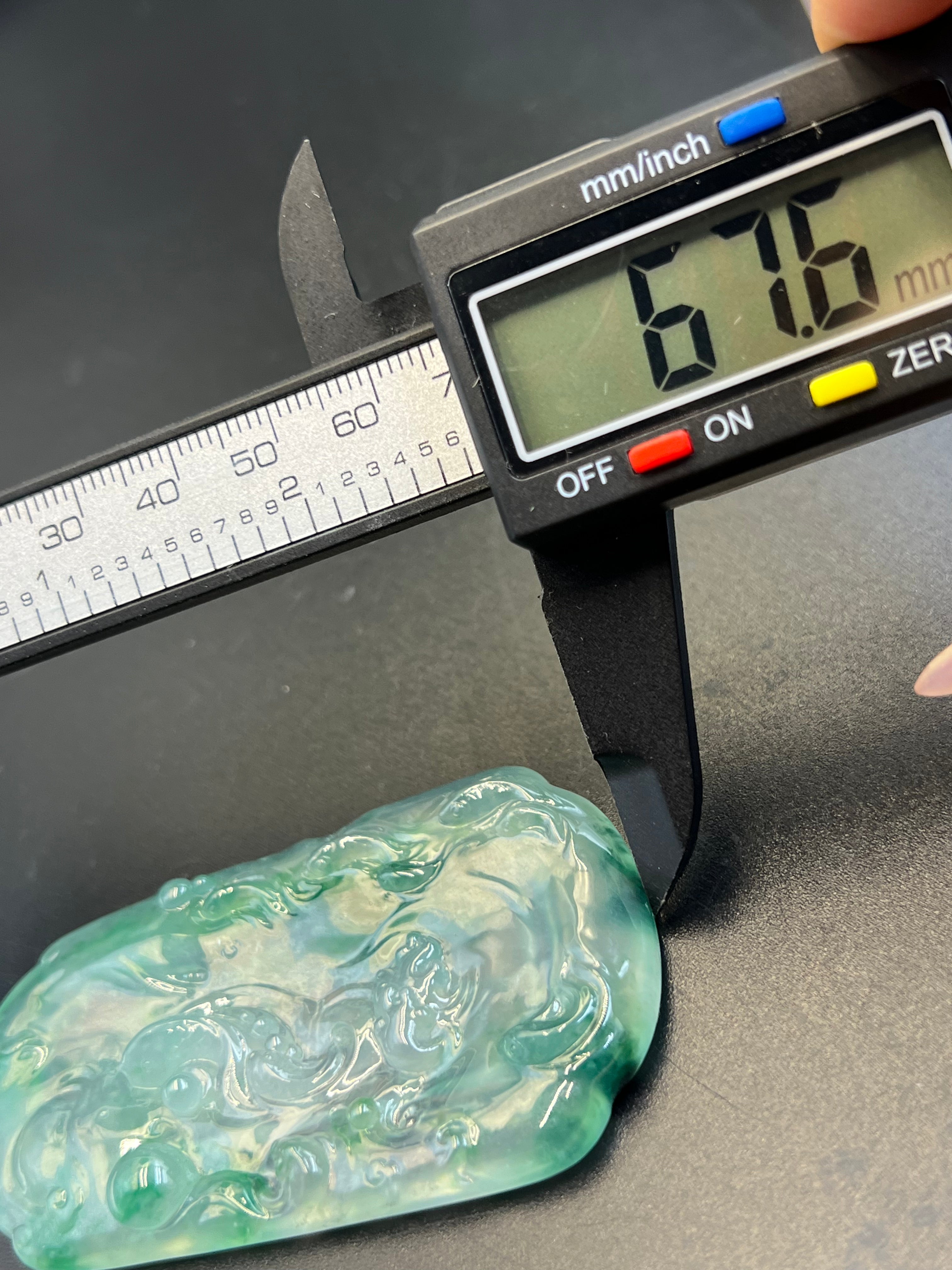 緬甸天然翡翠秋江魚渡吊墜