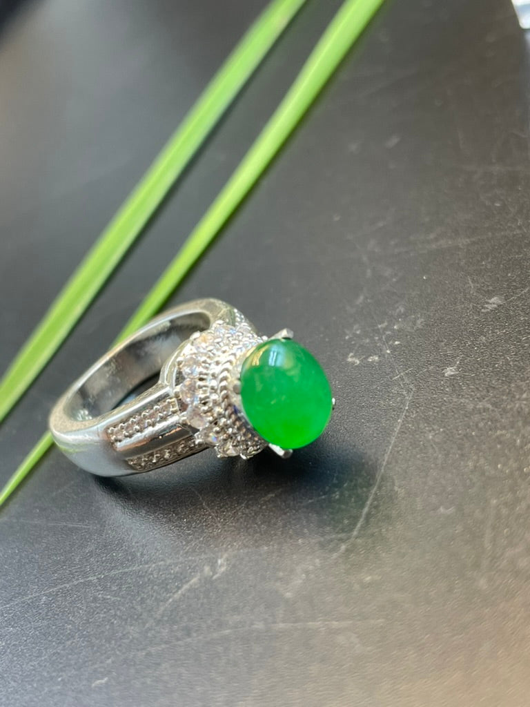 緬甸天然翡翠陽綠蛋面戒指