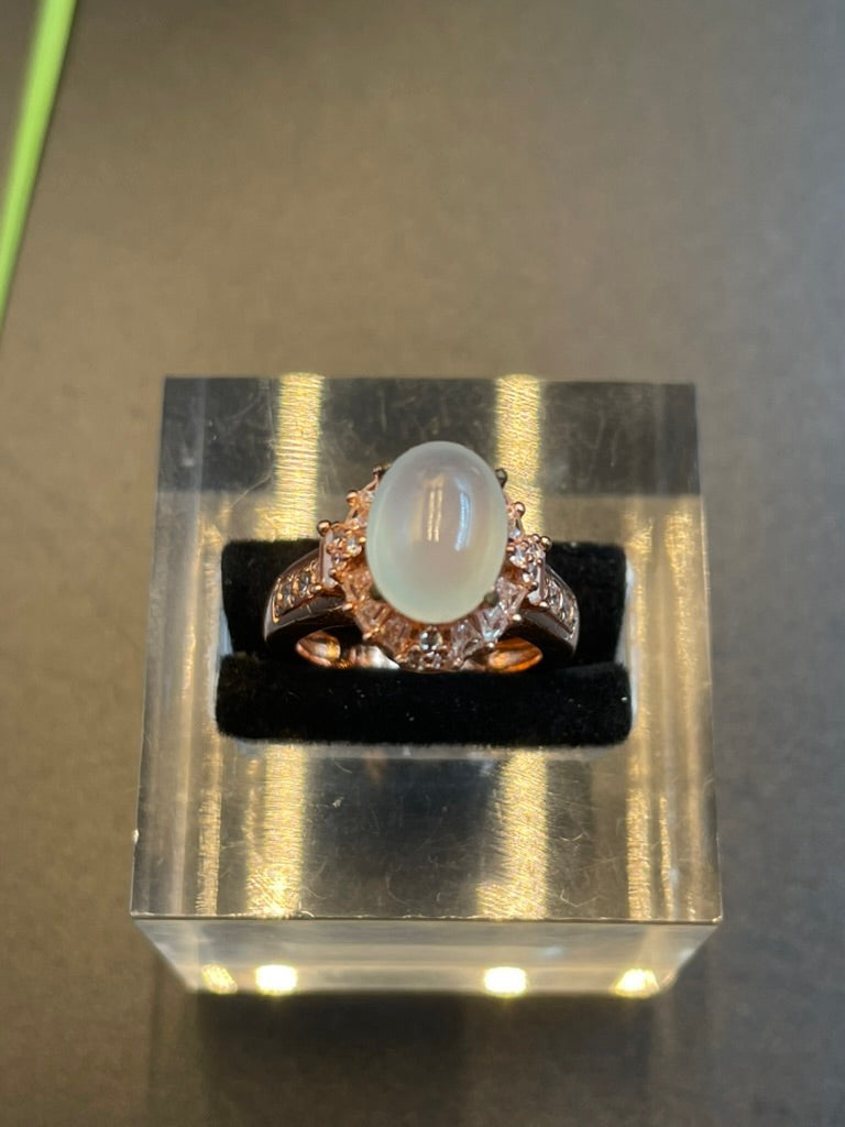 緬甸天然翡翠冰種蛋面戒指