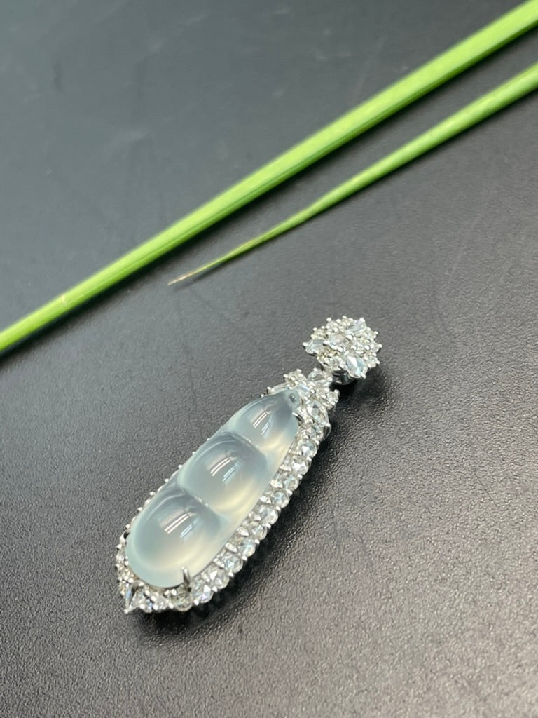 天然緬甸翡翠冰種福豆吊墜