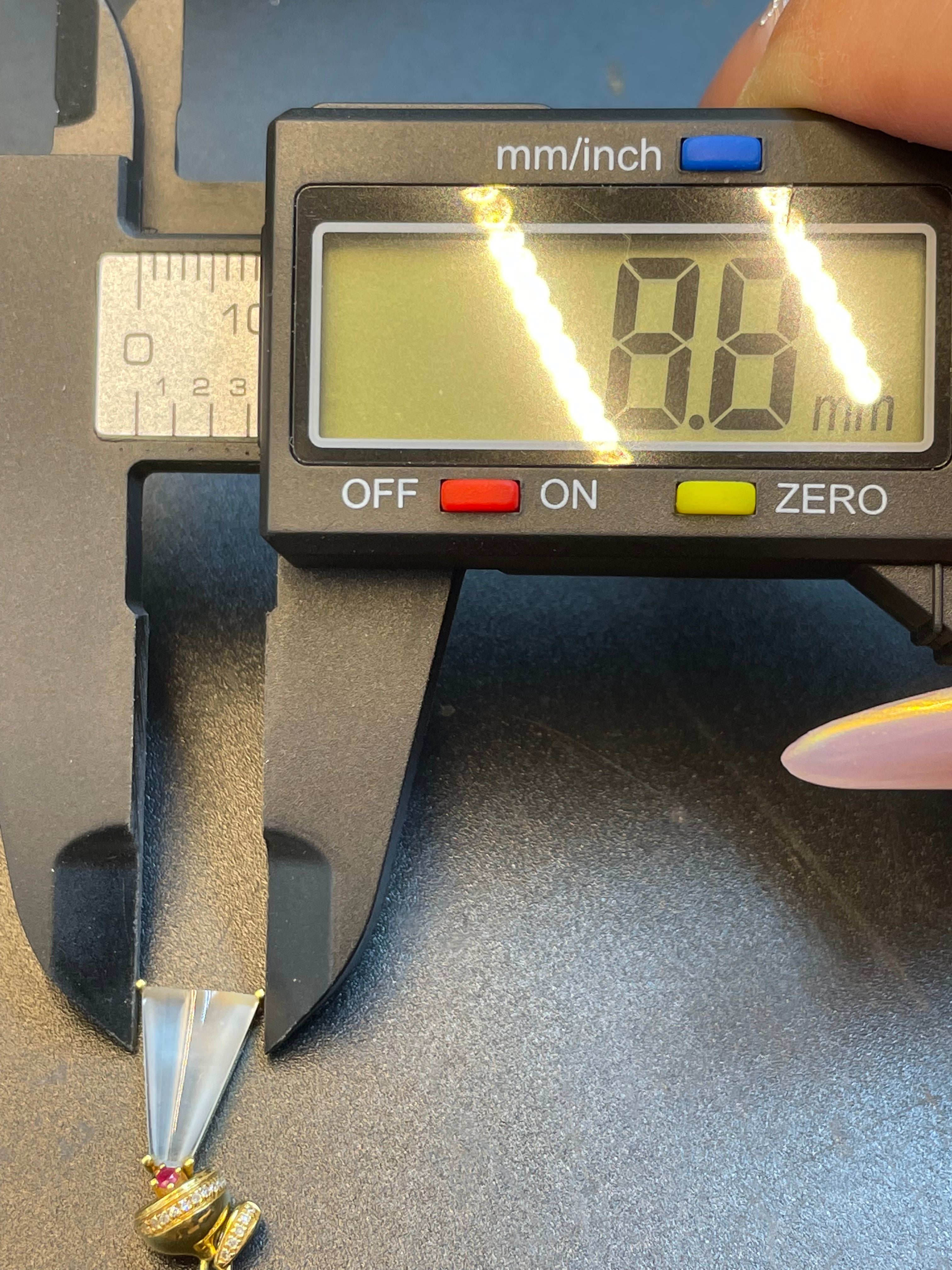 緬甸天然翡翠冰種錐形吊墜