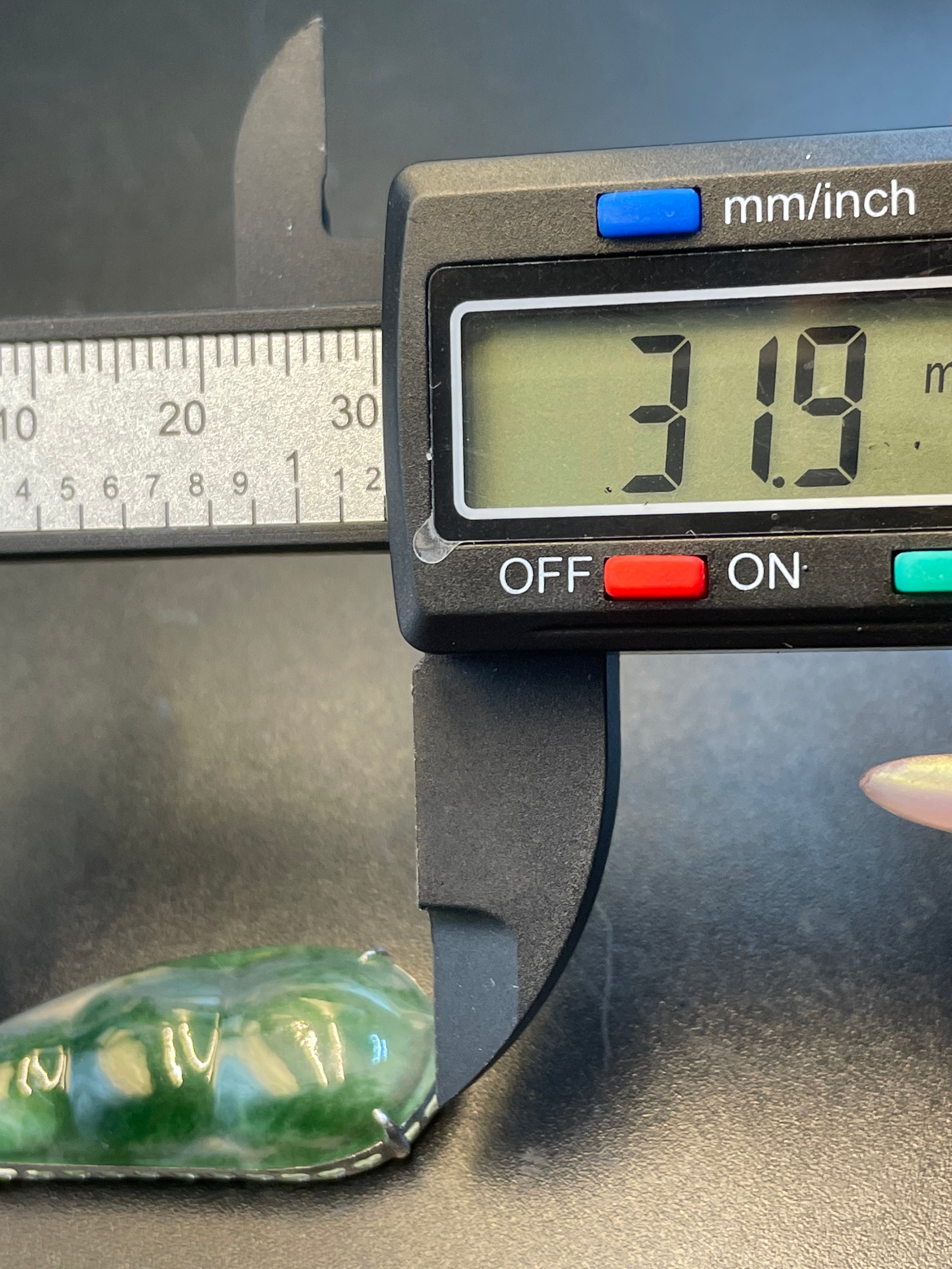 天然翡翠冰種飄綠花福豆吊墜