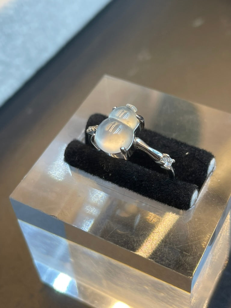 緬甸天然翡翠冰種福祿蛋面戒指